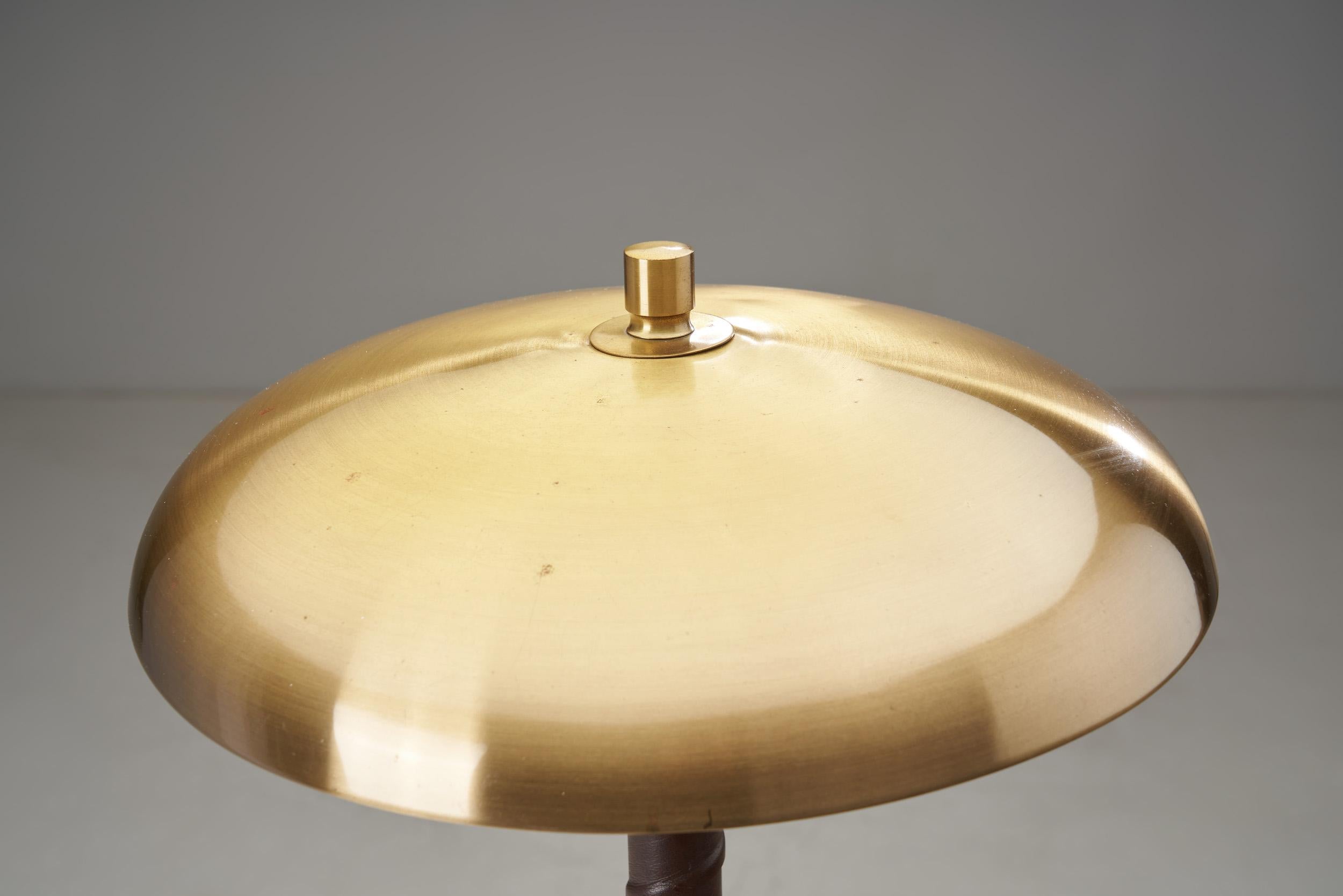 Milieu du XXe siècle Lampe de table en laiton Einar Bäckström Modèle 