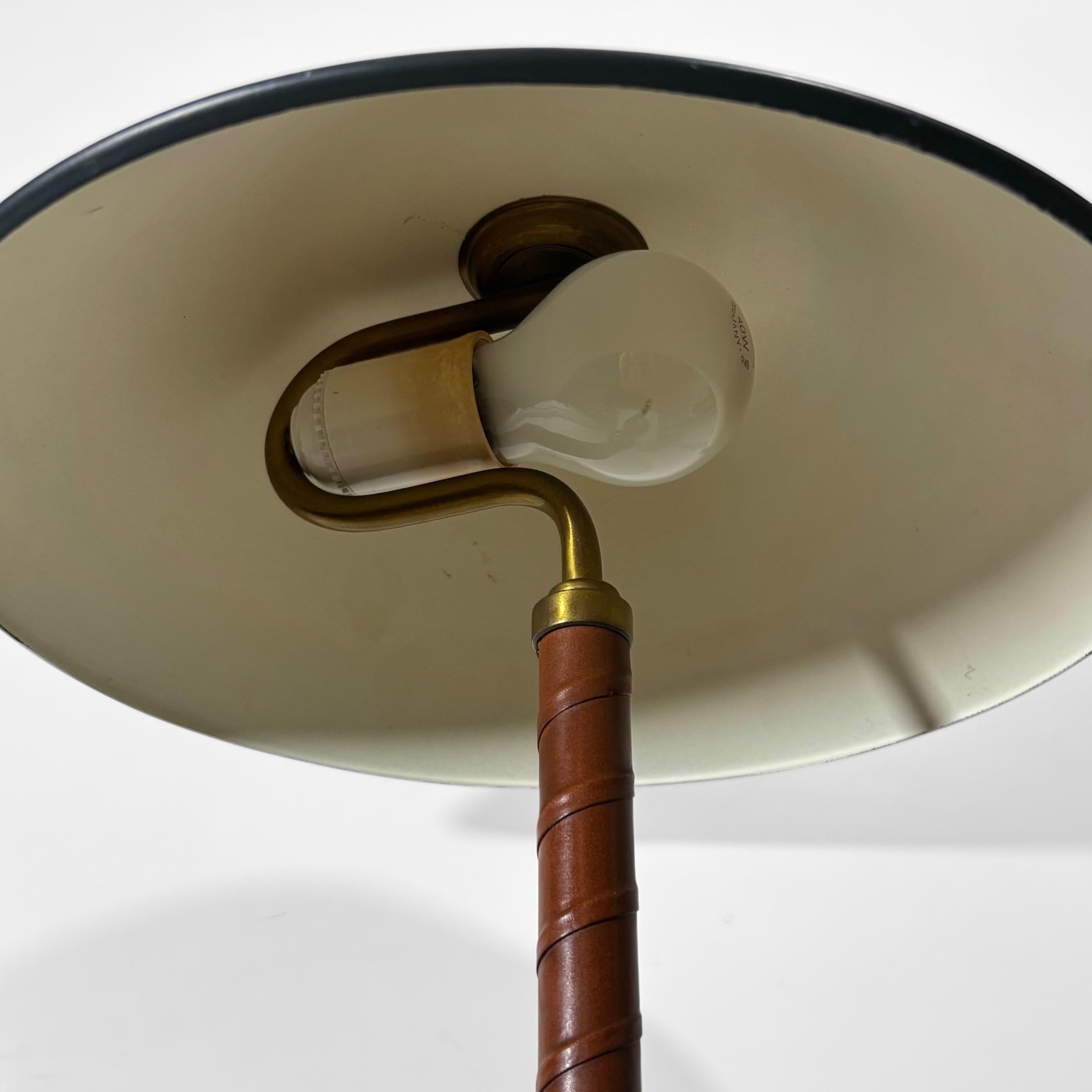 Einar Bäckström, Skandinavische modernistische Schreibtischlampe, Messing und Leder, Schweden 1930er Jahre im Angebot 5