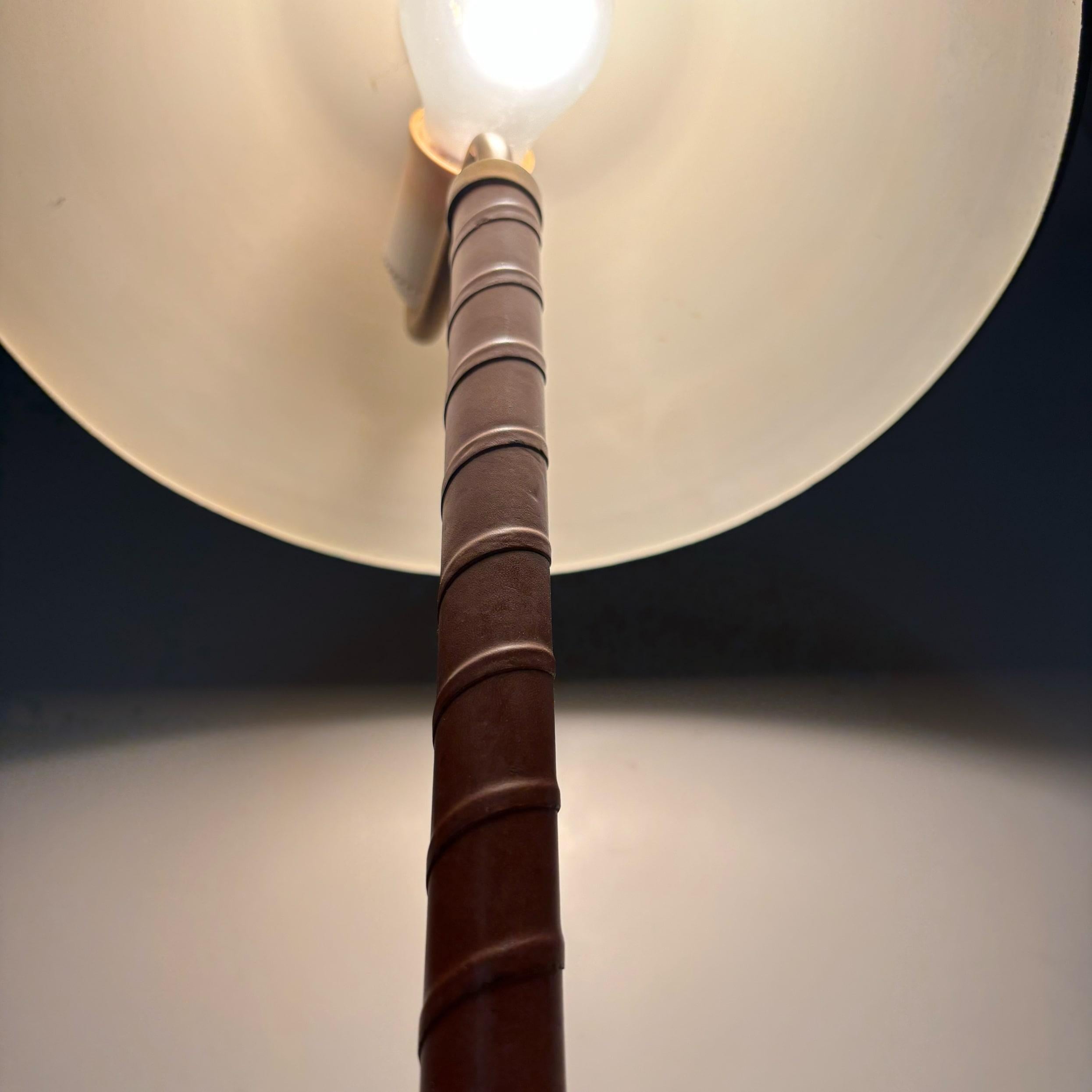 Einar Bäckström, Skandinavische modernistische Schreibtischlampe, Messing und Leder, Schweden 1930er Jahre im Angebot 3