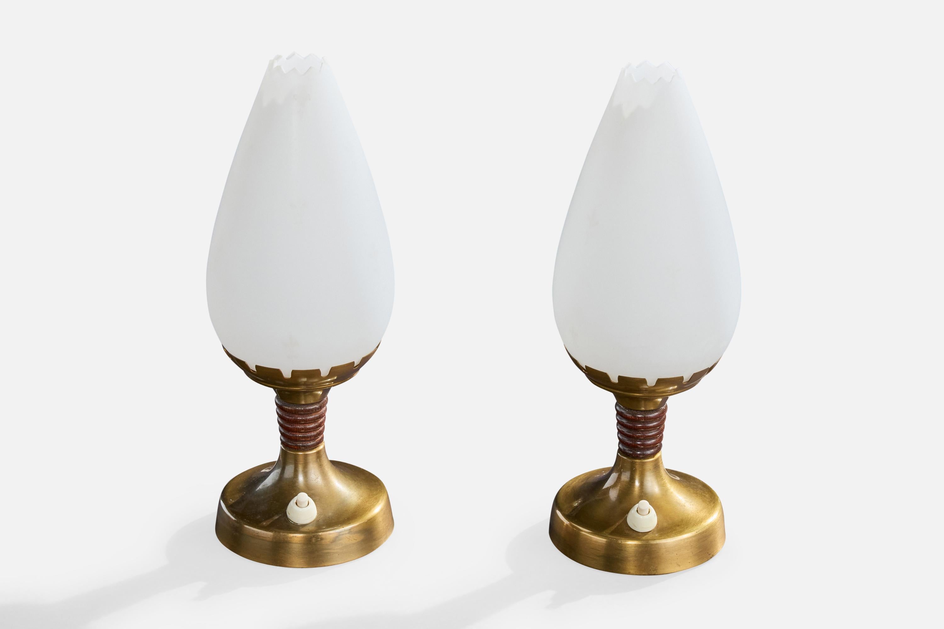 Einar Bäckström, Tischlampen, Messing, Glas, Holz, Schweden, 1950er Jahre (Schwedisch) im Angebot