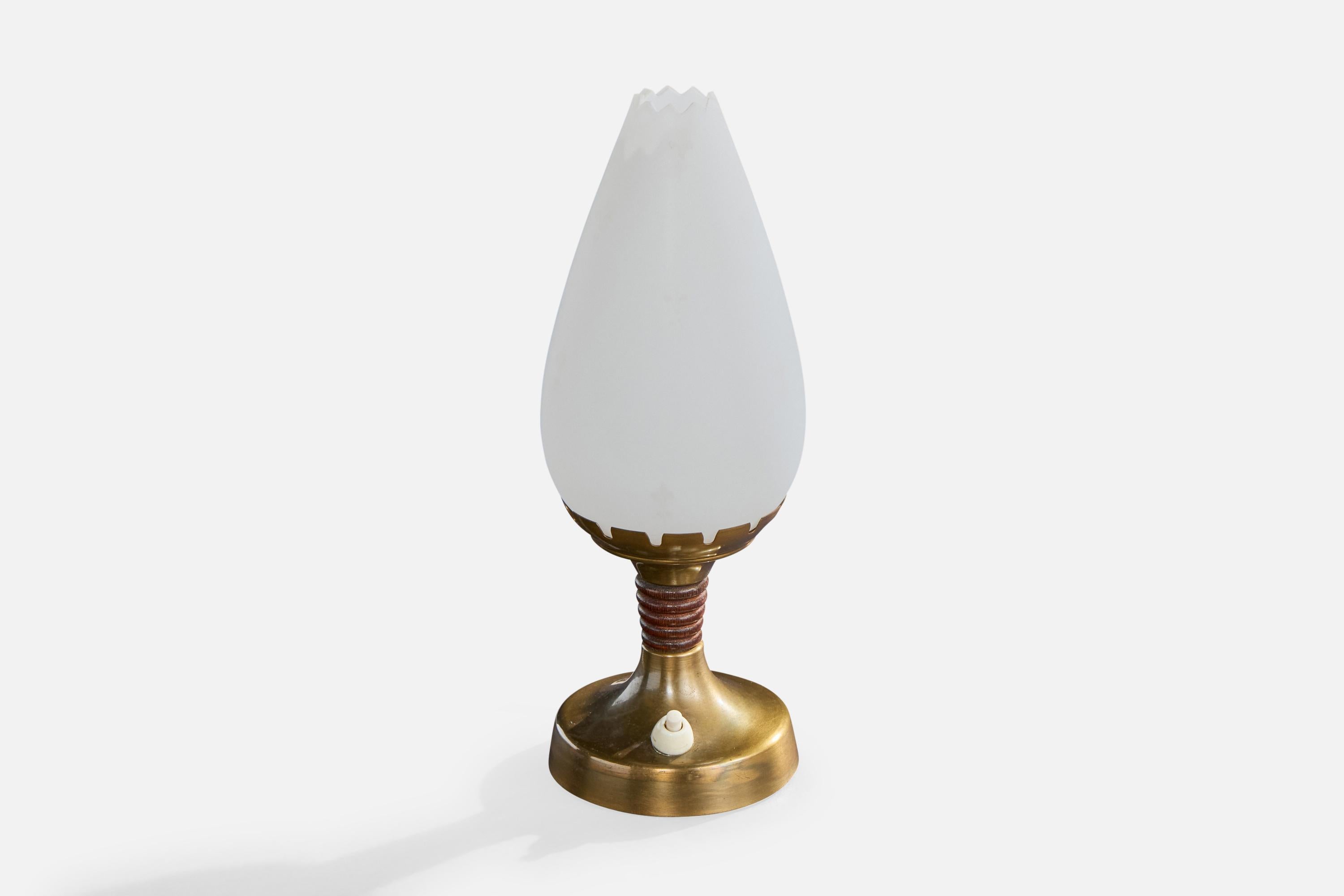 Einar Bäckström, Tischlampen, Messing, Glas, Holz, Schweden, 1950er Jahre im Zustand „Gut“ im Angebot in High Point, NC