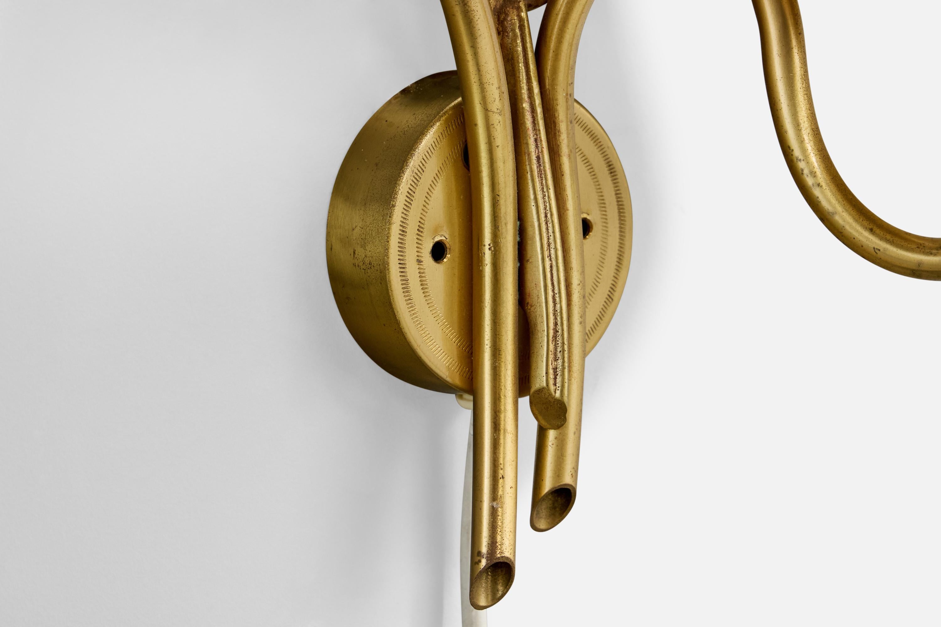Einar Bäckström, Wall Light, Brass, Fabric, Sweden, 1940s In Good Condition For Sale In High Point, NC