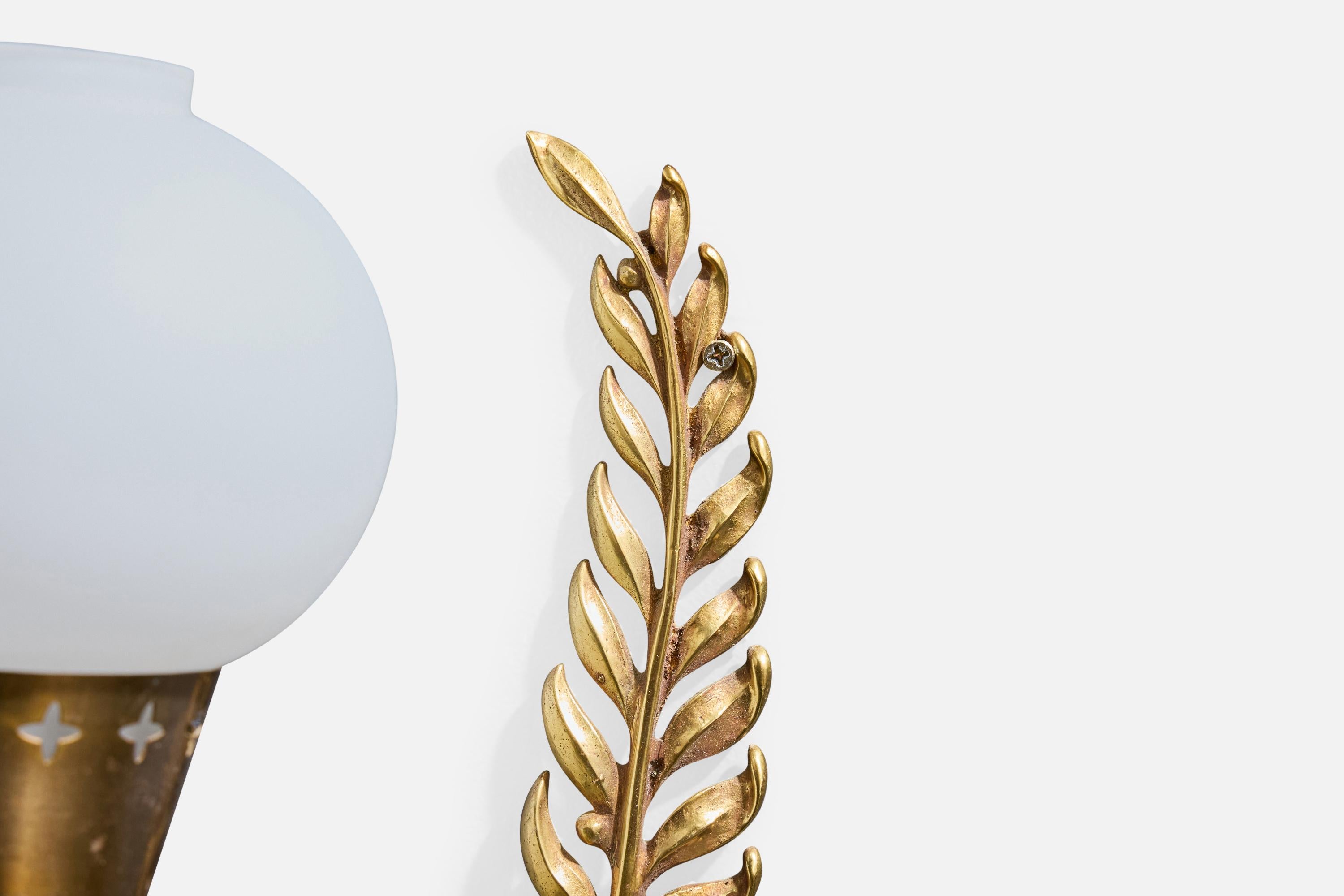 Einar Bäckström, Apliques de pared, Latón, Vidrio, Suecia, década de 1940 en venta 5