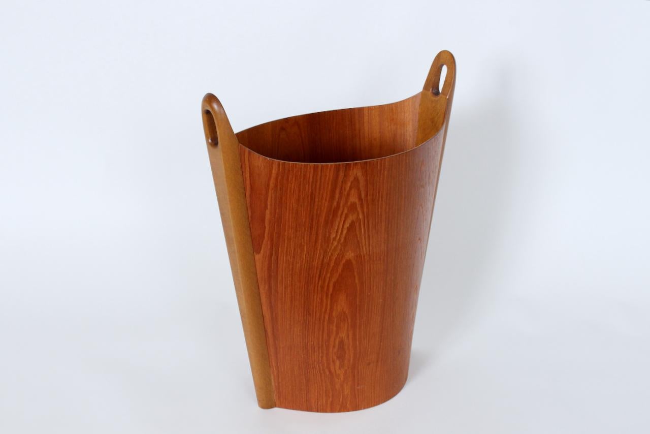 Einar Barnes für P. S. Heggen, Papierkorb mit Henkel aus Teakholz (Skandinavische Moderne) im Angebot