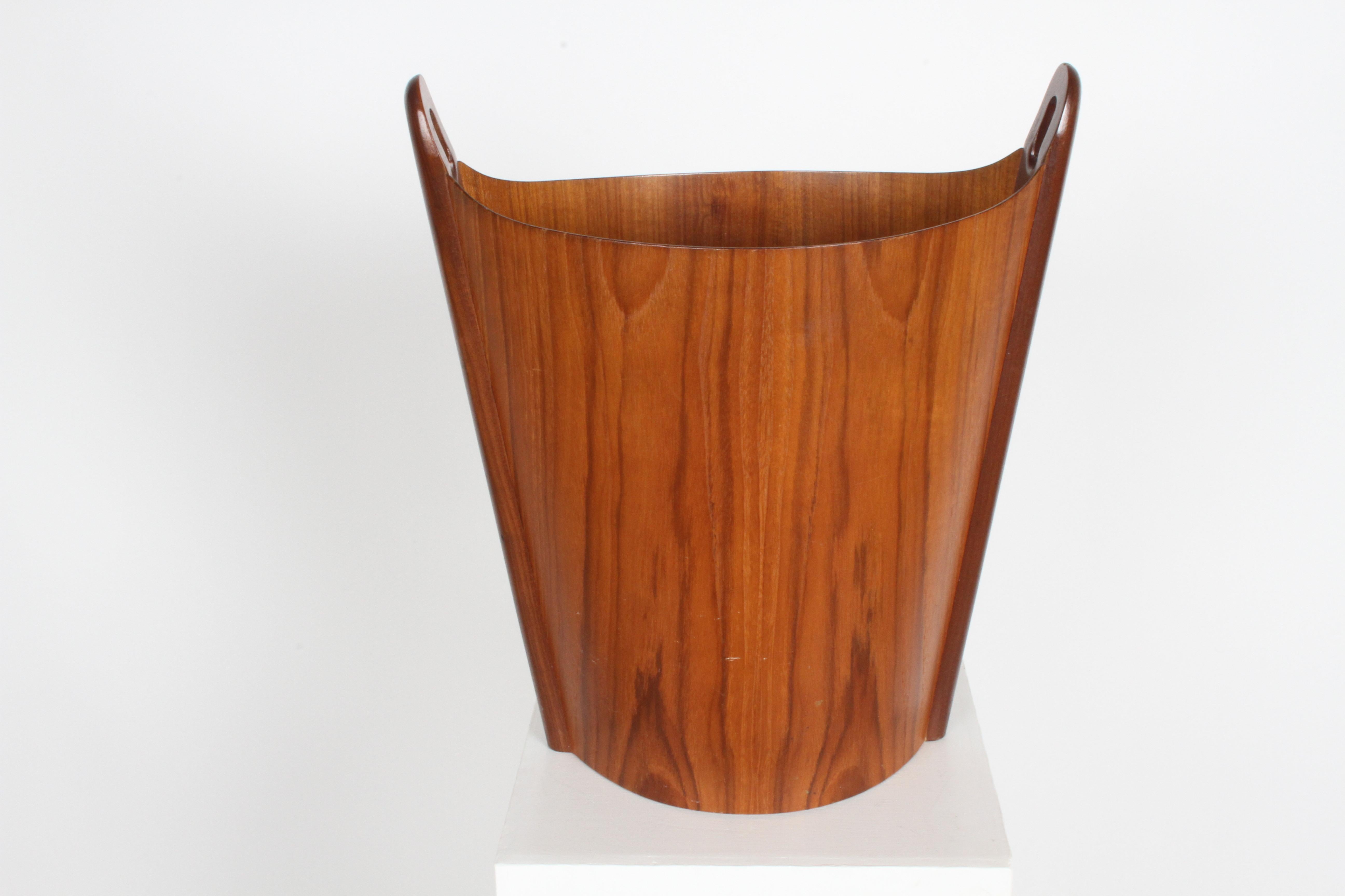 Einar Barnes for P.S. Heggen Danish modern waste bin, wastebasket or trash can in two-tone combination of Teak and Rosewood. A wastebasket with delicate construction that is lightweight, oblong in shape with a solid rosewood ridge at either end the
