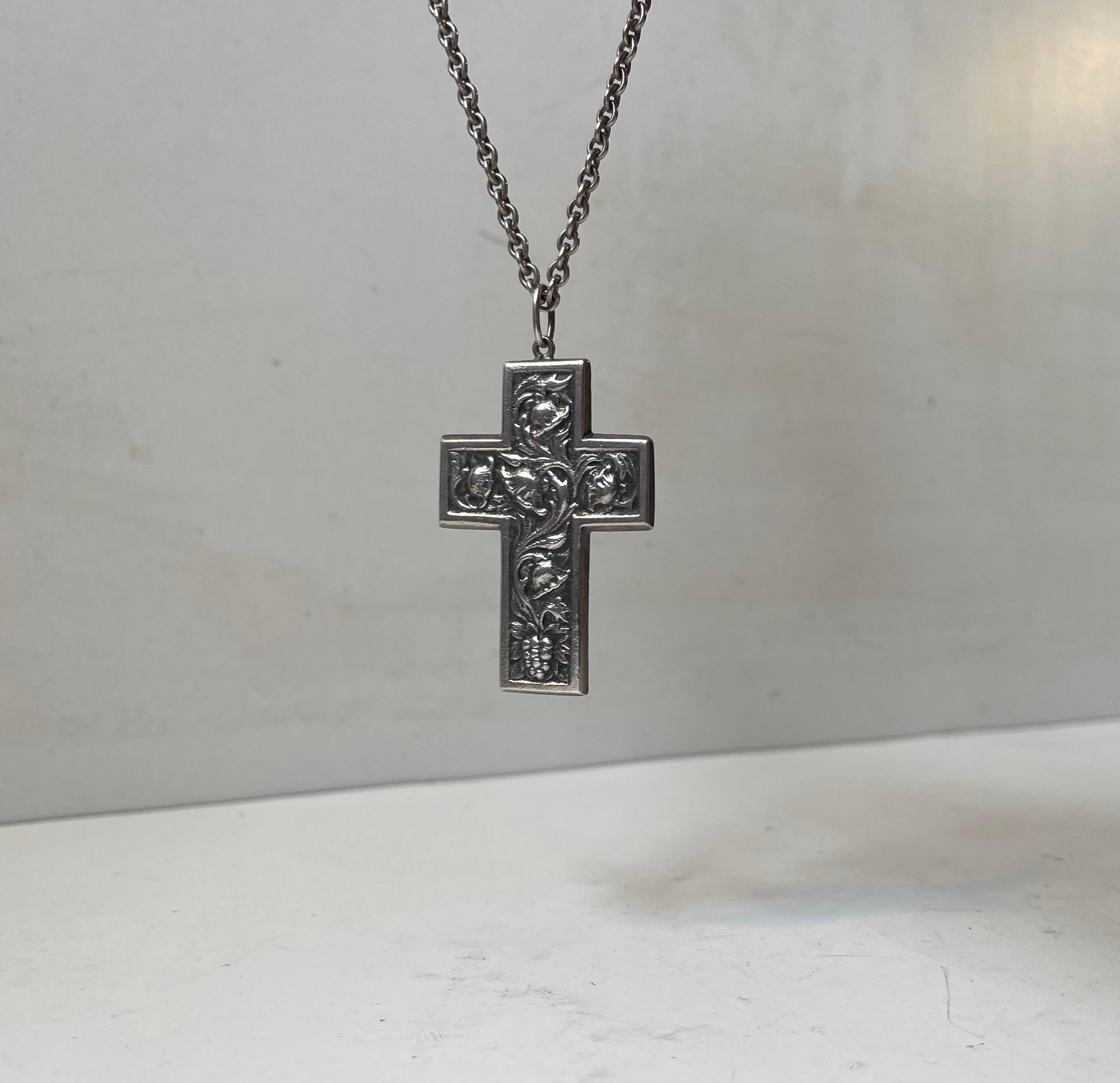 Mid-20th Century Einar Dragsted Danish Silver Necklace & Crucifix, 1940s For Sale