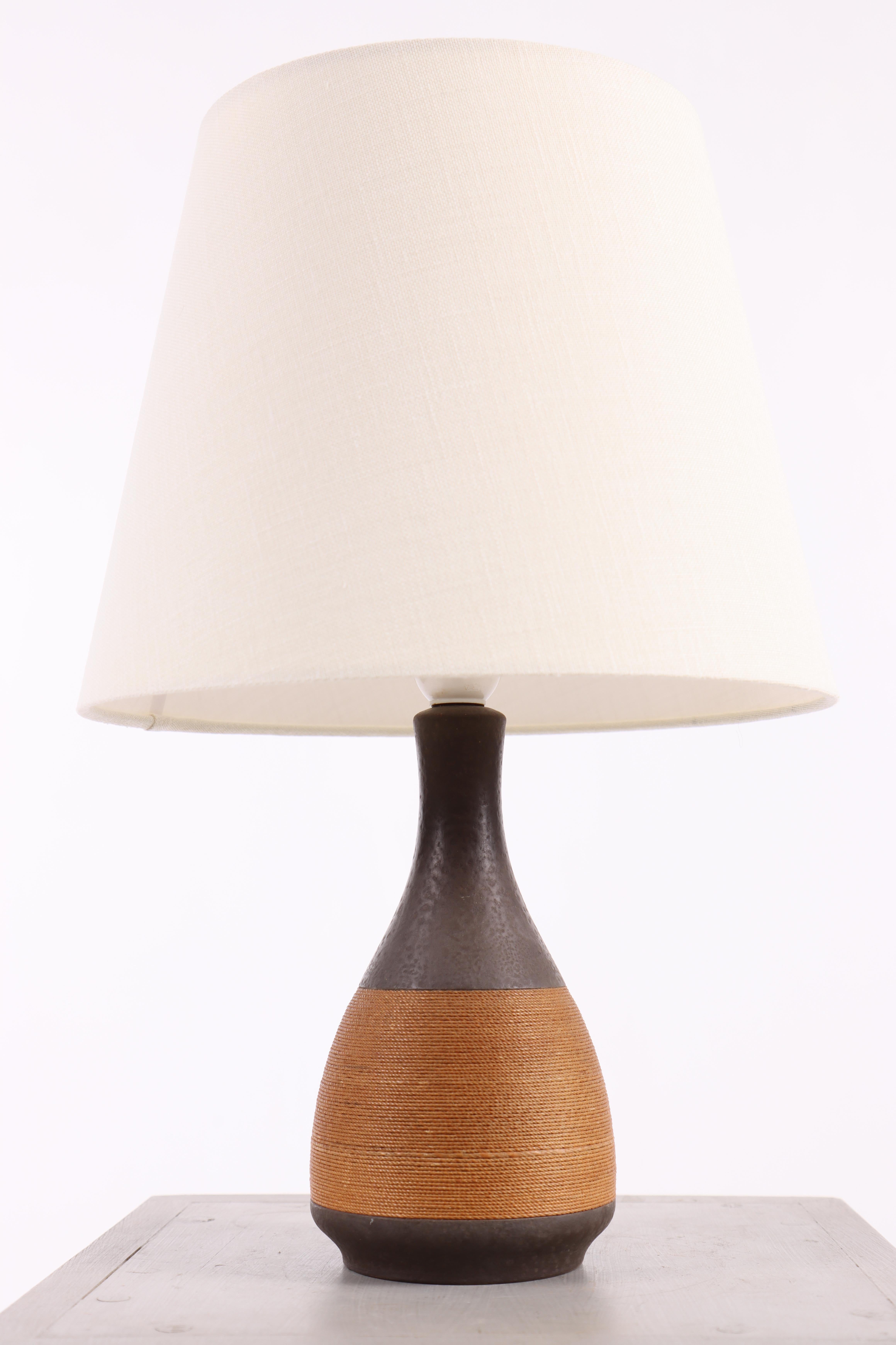 Lampe de table Einar Johansen en céramique et corde, Danemark, années 1960 Bon état - En vente à Lejre, DK