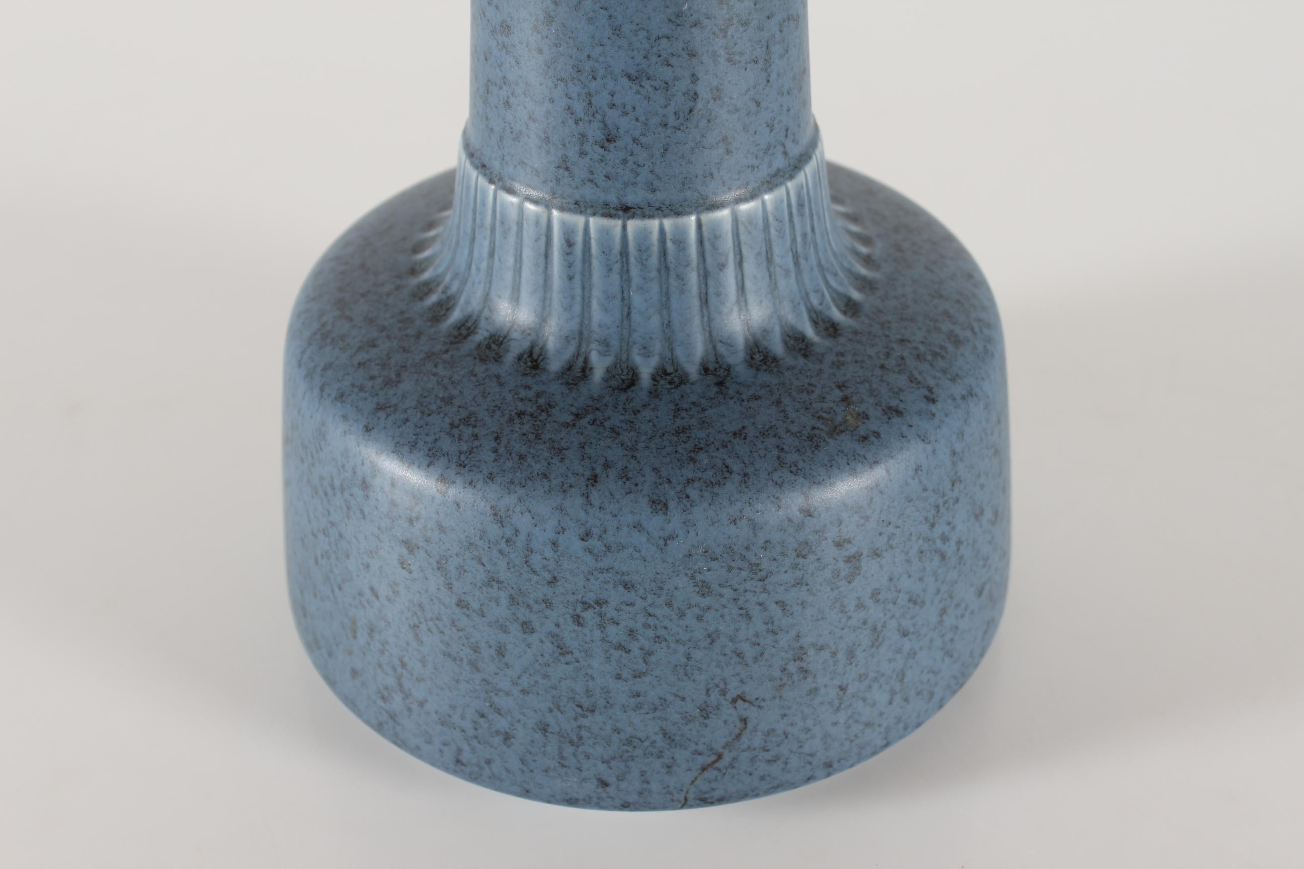 Table lamp by Einar Johansen for Søholm Stentøj, Denmark, circa 1960s.
The lamp base has matte dove blue glaze with darker speckles and an embossed graphic decoration at the base of the slim stem.

Included is the original vintage lamp shade, made