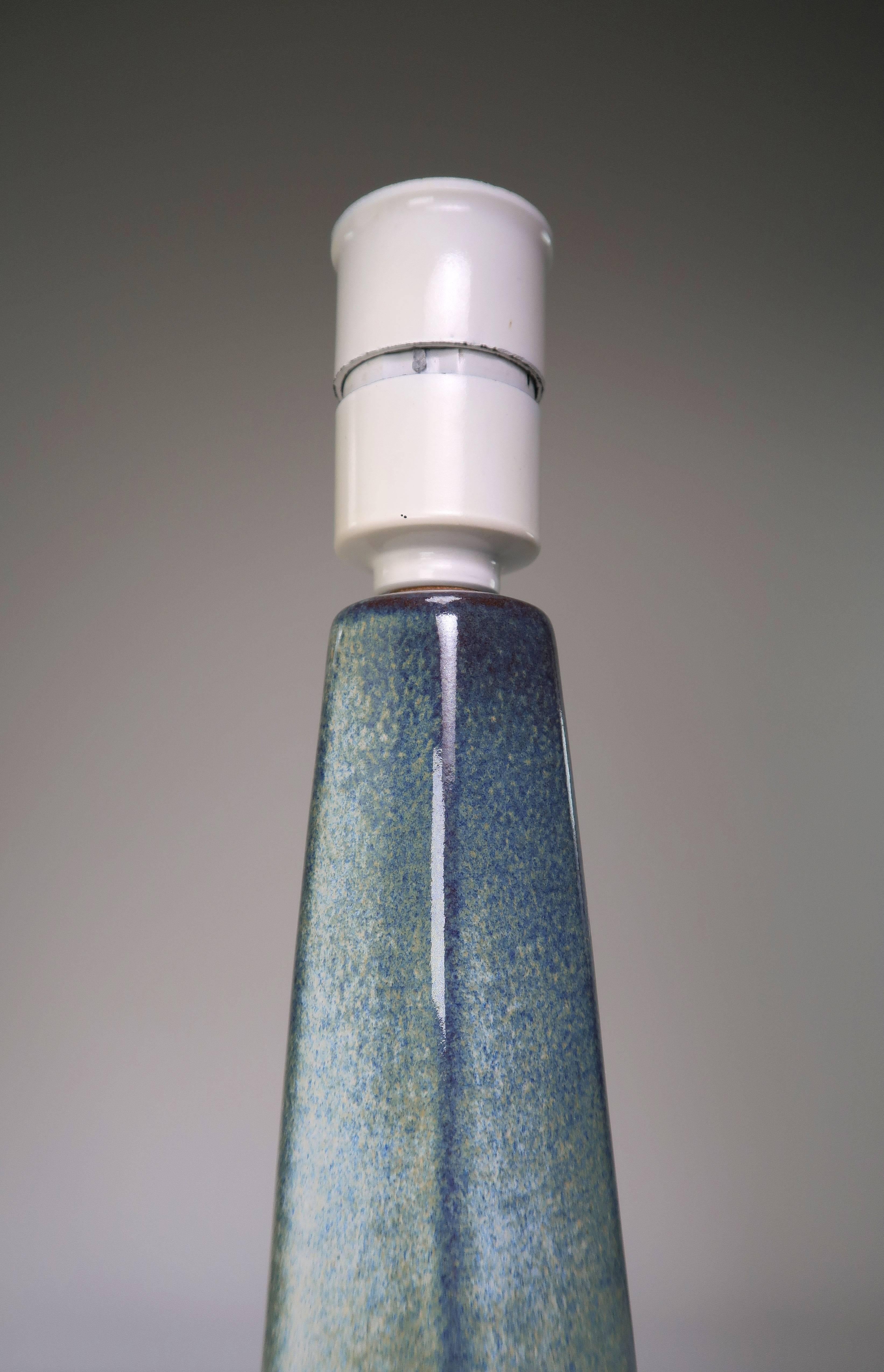 Tall Danish Mid-Century Modern handmade stoneware table lamp by designer Einar Johansen for Danish Soholm Pottery. Manufactured on the island of Bornholm in the 1960s. Royal blue, aqua blue and light green glaze mixed together creating the illusion