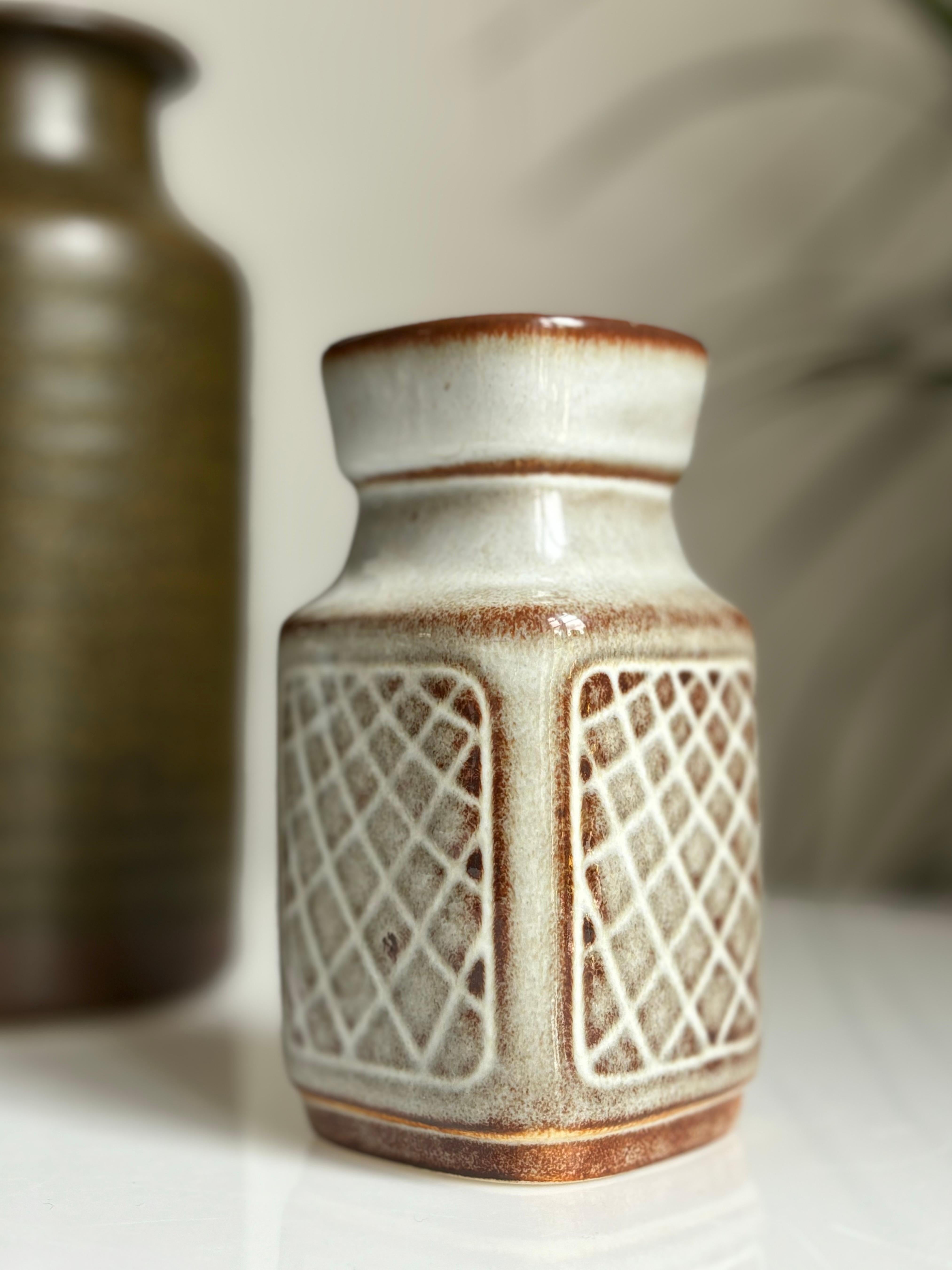 Vaso grafico in ceramica grigia di Einar Johansen per Søholm, anni '60 in vendita 2