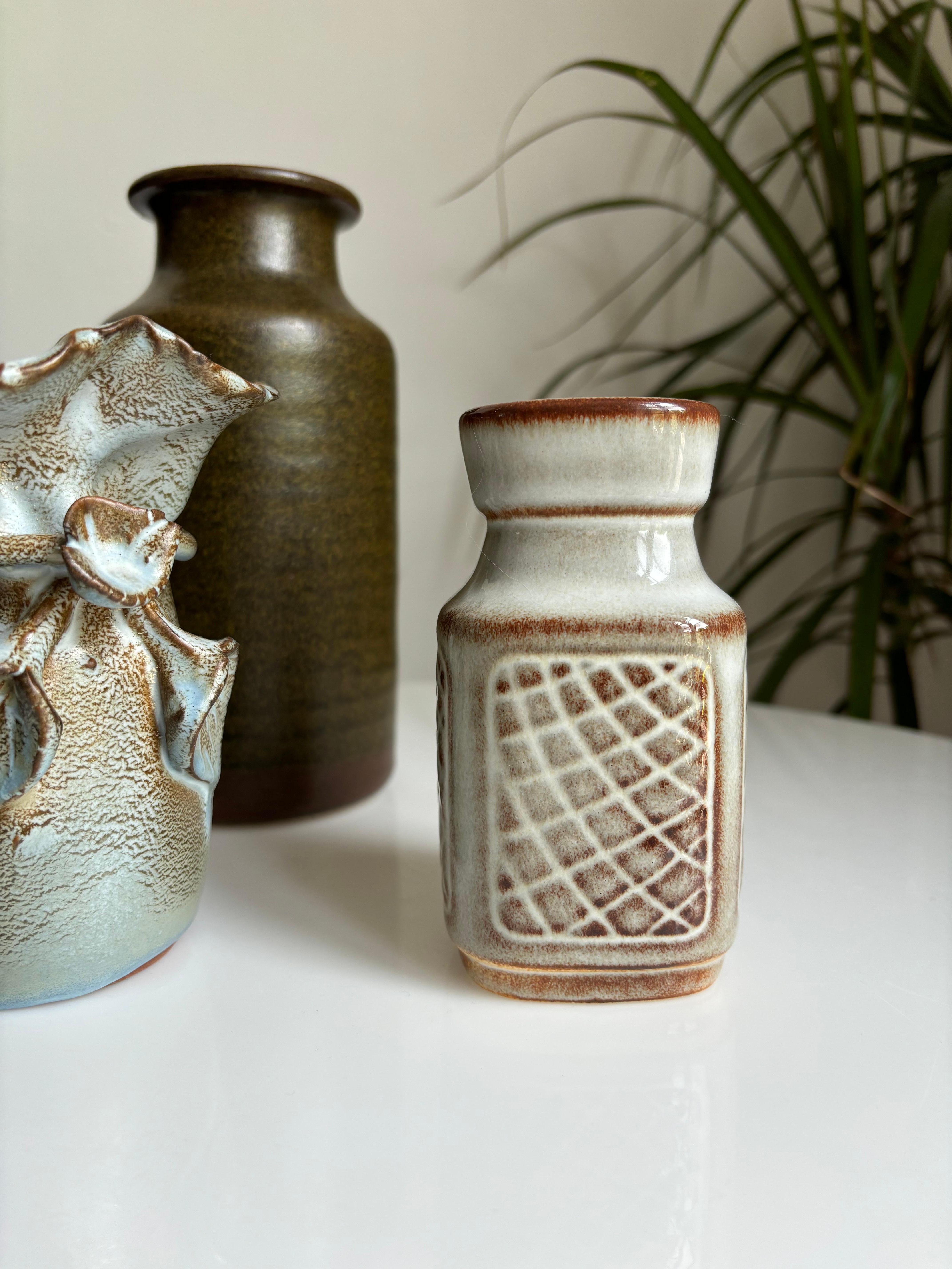 Scandinavo moderno Vaso grafico in ceramica grigia di Einar Johansen per Søholm, anni '60 in vendita