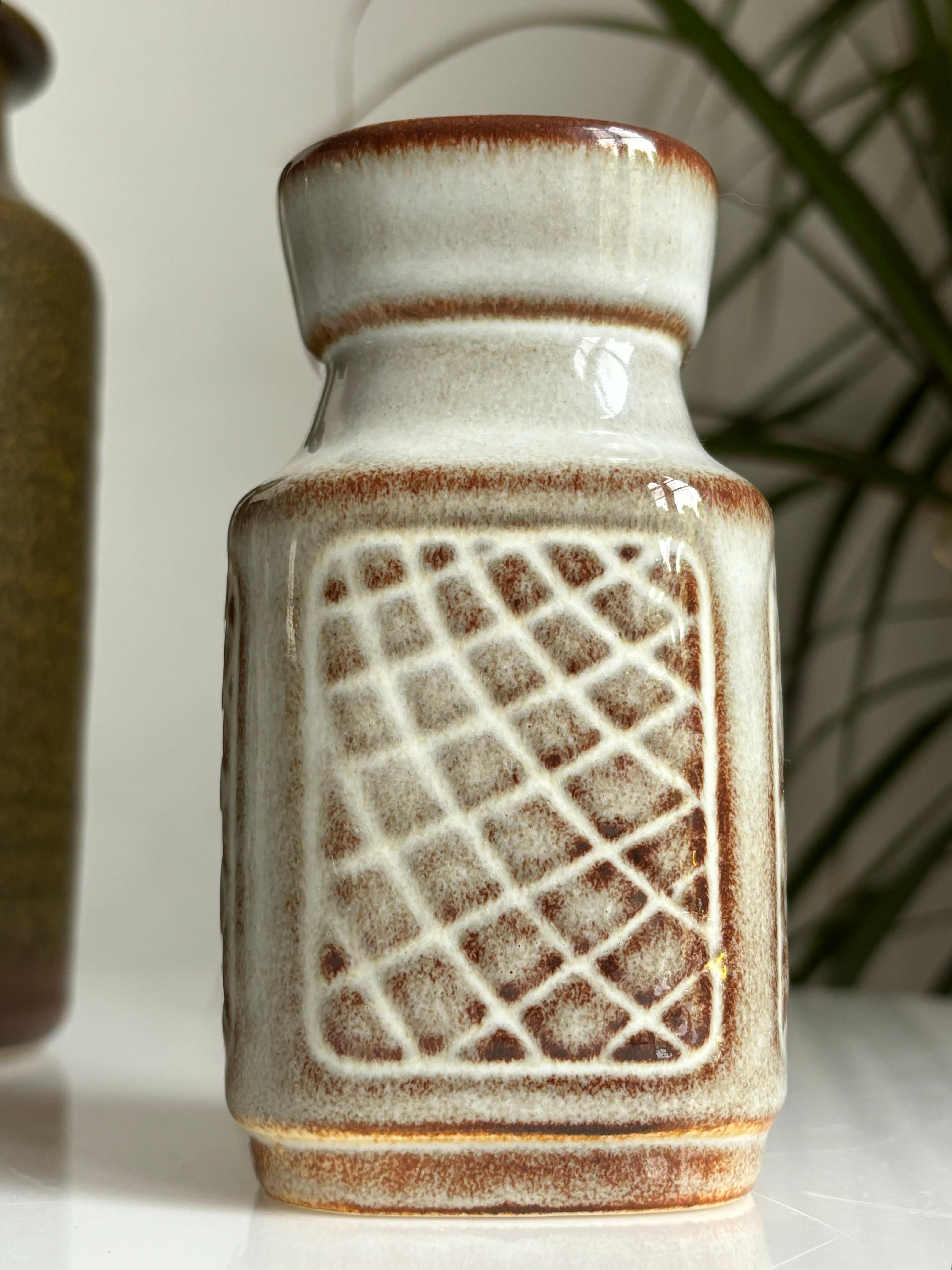 Vaso grafico in ceramica grigia di Einar Johansen per Søholm, anni '60 In condizioni buone in vendita a Copenhagen, DK
