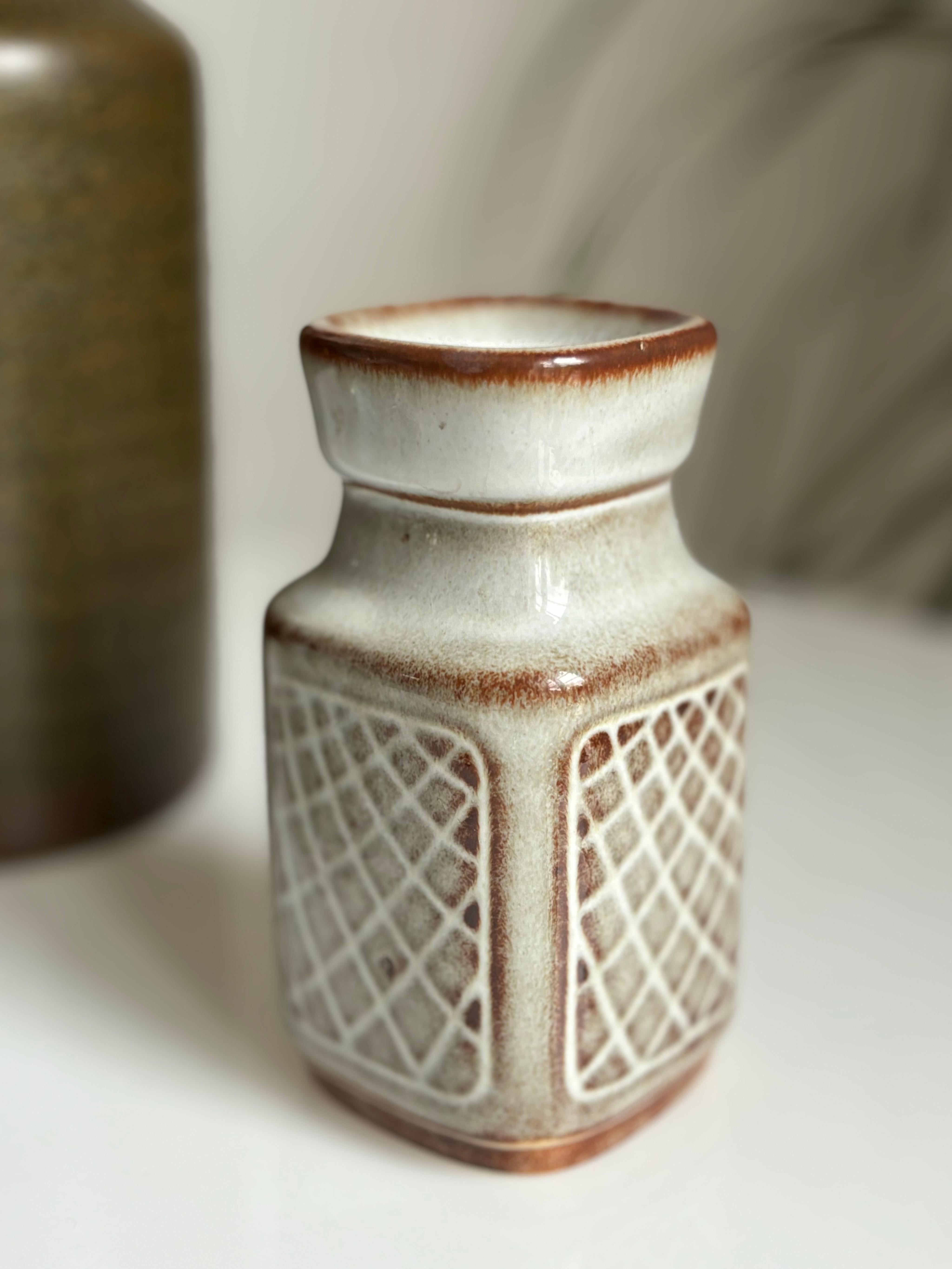 XX secolo Vaso grafico in ceramica grigia di Einar Johansen per Søholm, anni '60 in vendita