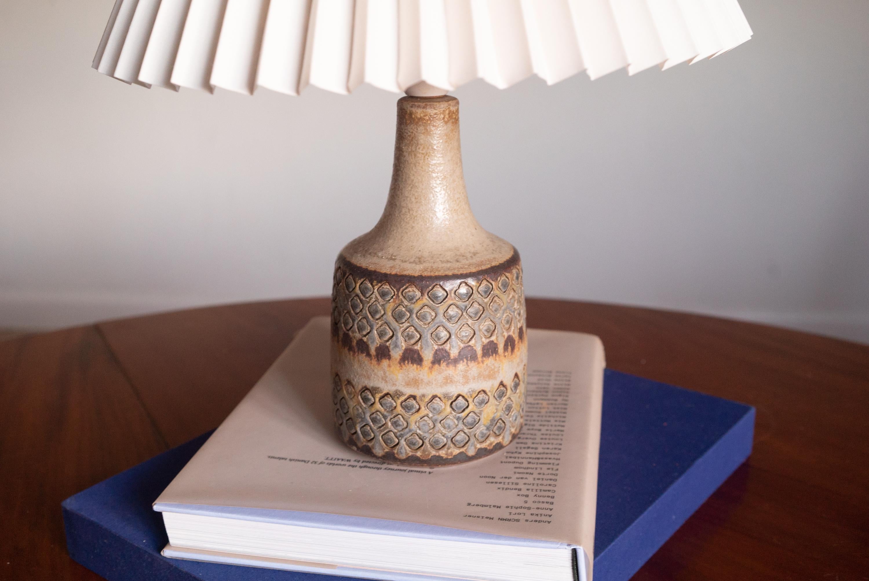 Mid-Century Modern Einar Johansen, Table Lamp, Glazed Incised Stoneware, Søholm, Denmark, 1960s For Sale