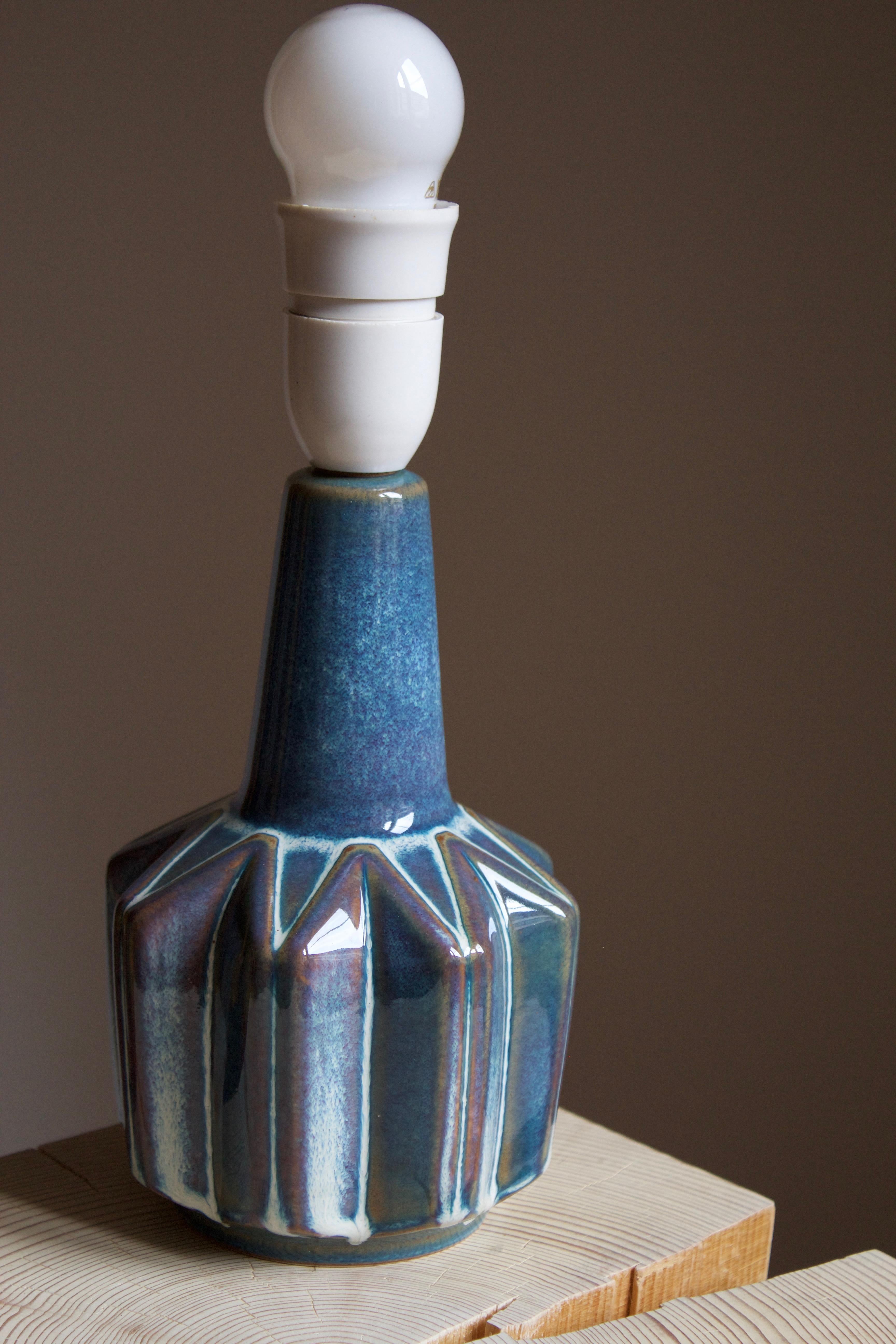 Mid-Century Modern Einar Johansen, Table Lamp, Glazed Incised Stoneware, Søholm, Denmark, 1960s