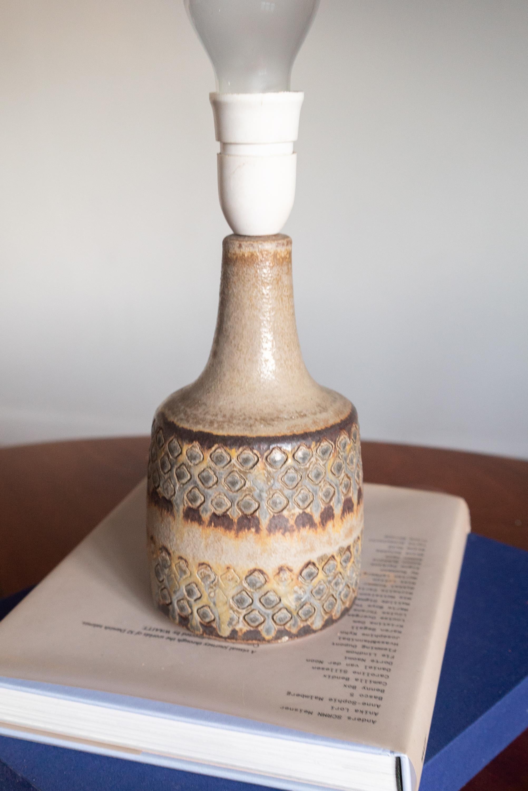 Danish Einar Johansen, Table Lamp, Glazed Incised Stoneware, Søholm, Denmark, 1960s For Sale