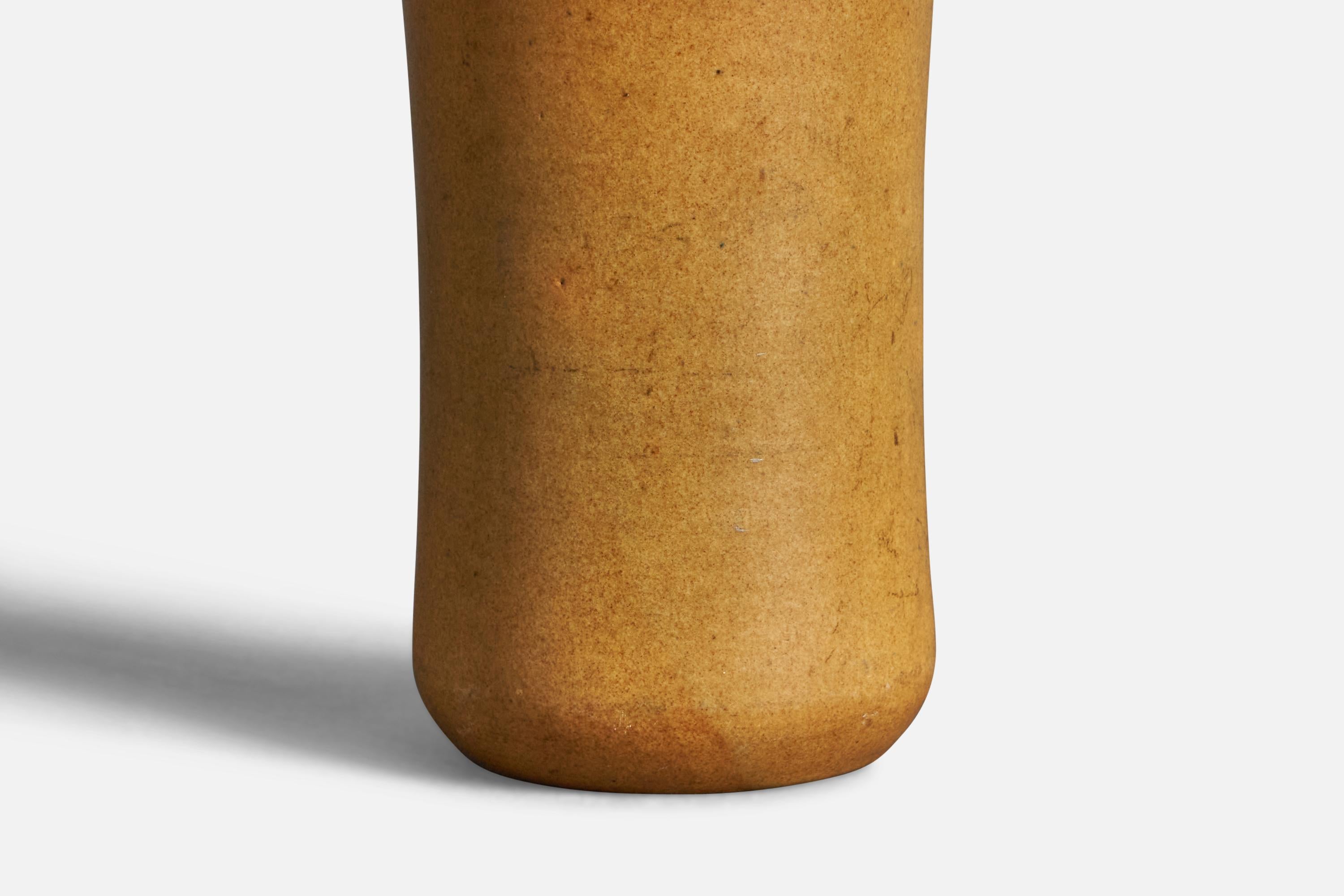 Einar Johansen, Vase, Stoneware, Denmark, 1960s In Good Condition For Sale In High Point, NC