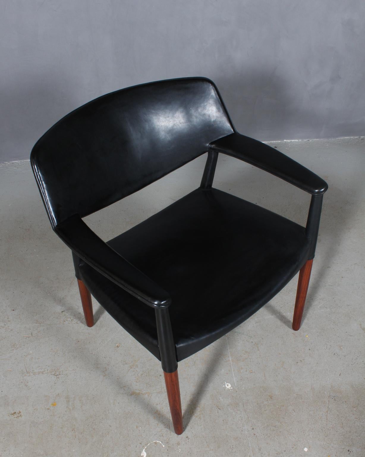 Einer Larsen & Aksel Bender Madsen armchair original upholstered with lightly patinated black leather.

Frame of rosewood.

Made by Cabinetmaker Willy Beck.