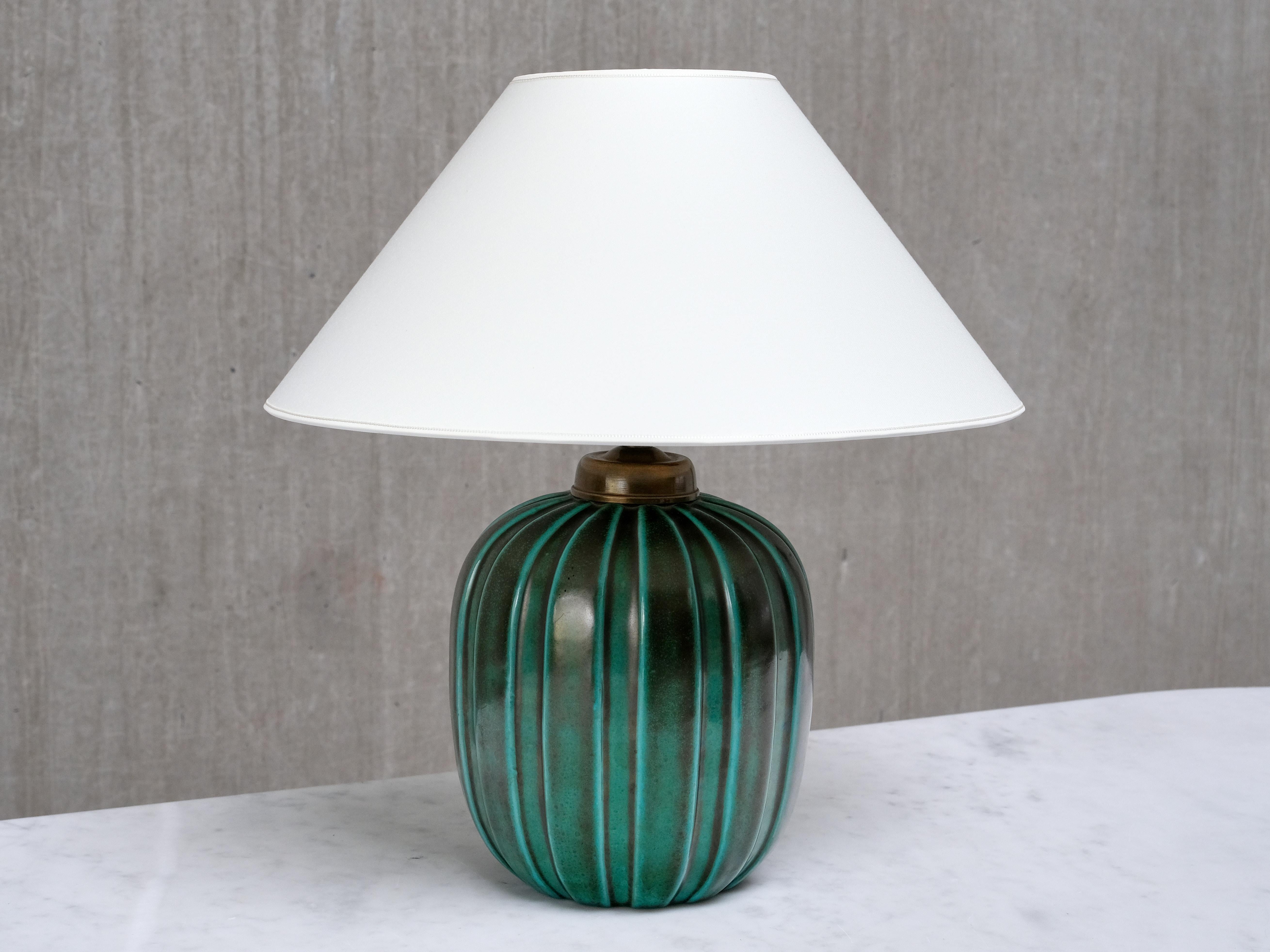 Lampe de table Einar Luterkort en céramique émaillée verte, Upsala Ekeby, Suède, années 1930 Bon état - En vente à The Hague, NL