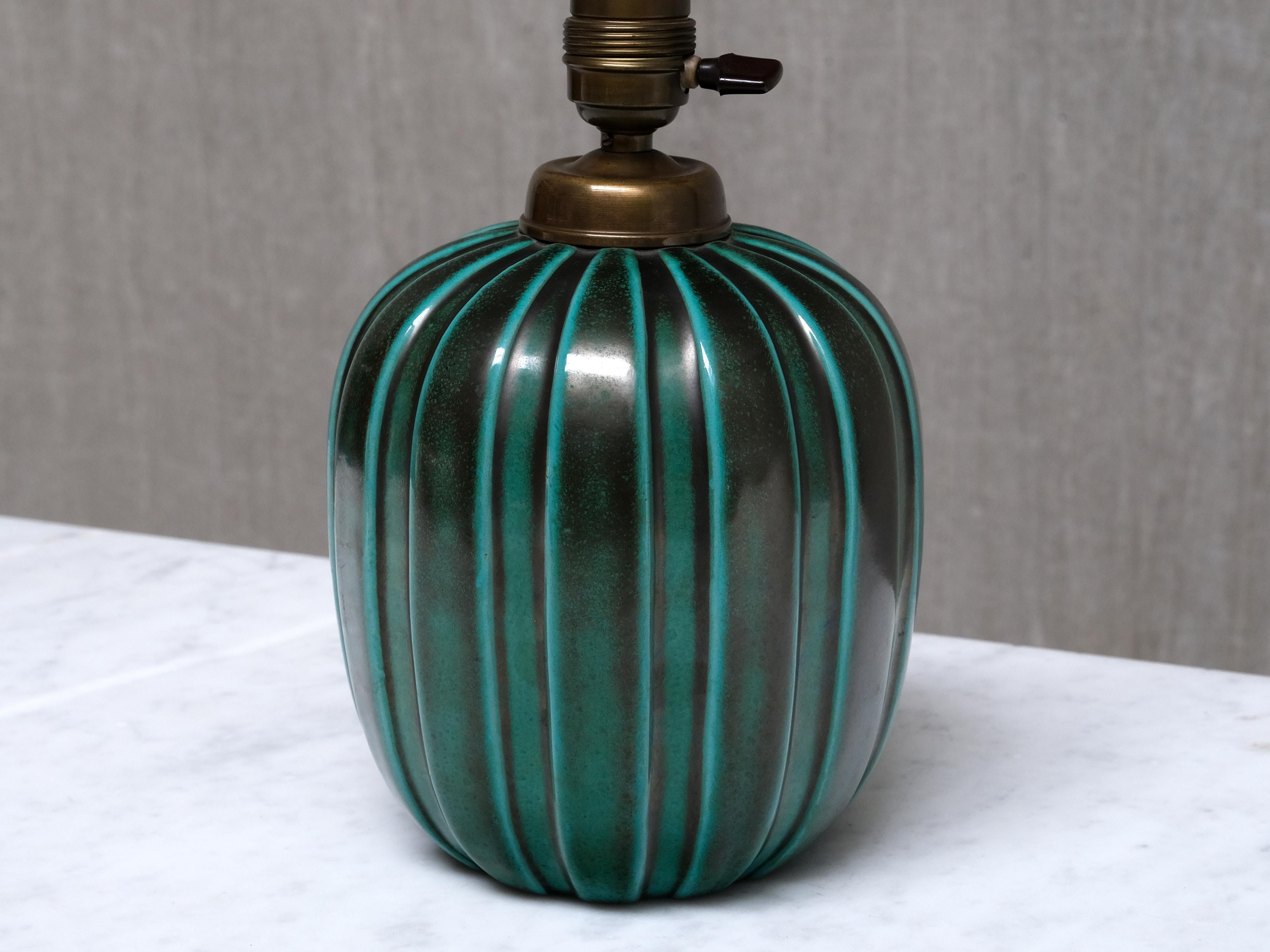 Milieu du XXe siècle Lampe de table Einar Luterkort en céramique émaillée verte, Upsala Ekeby, Suède, années 1930 en vente