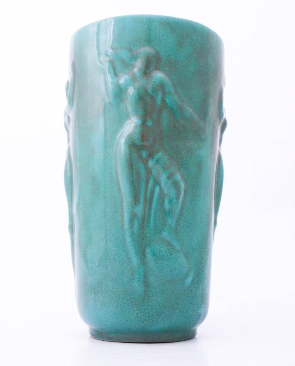 Einar Luterkort – Schönes grünes Art-Déco-Vasenrelief, Upsala Ekeby, Schweden, 1930er Jahre (Mitte des 20. Jahrhunderts) im Angebot