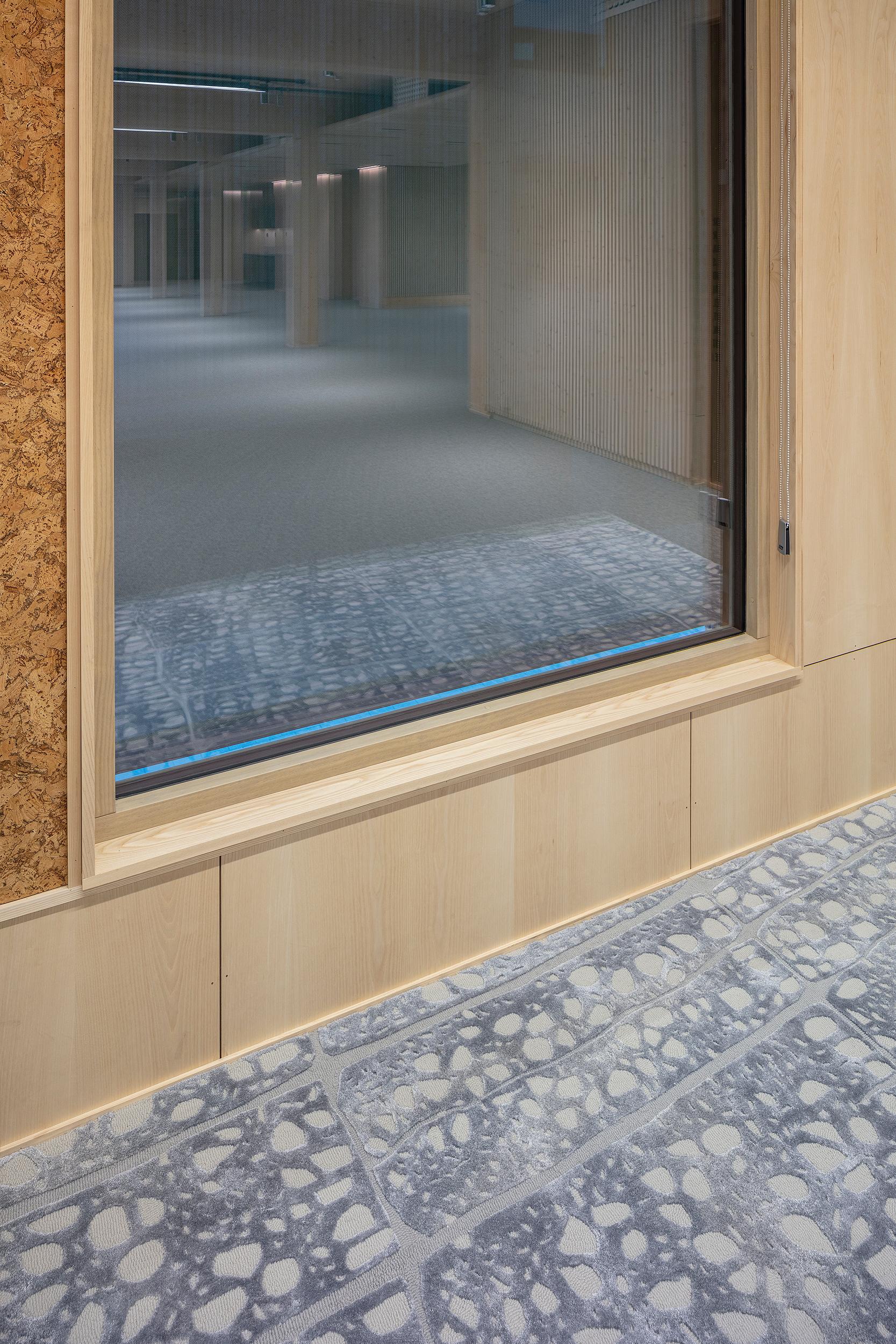 Other Eira Silver Rug by Volver Studios For Sale