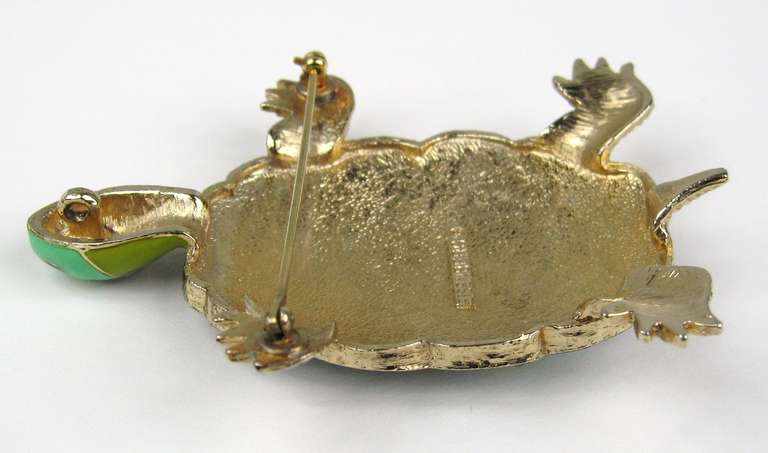  Eisenberg Broche/pendentif de tortue émaillée, années 1980 Pour femmes en vente