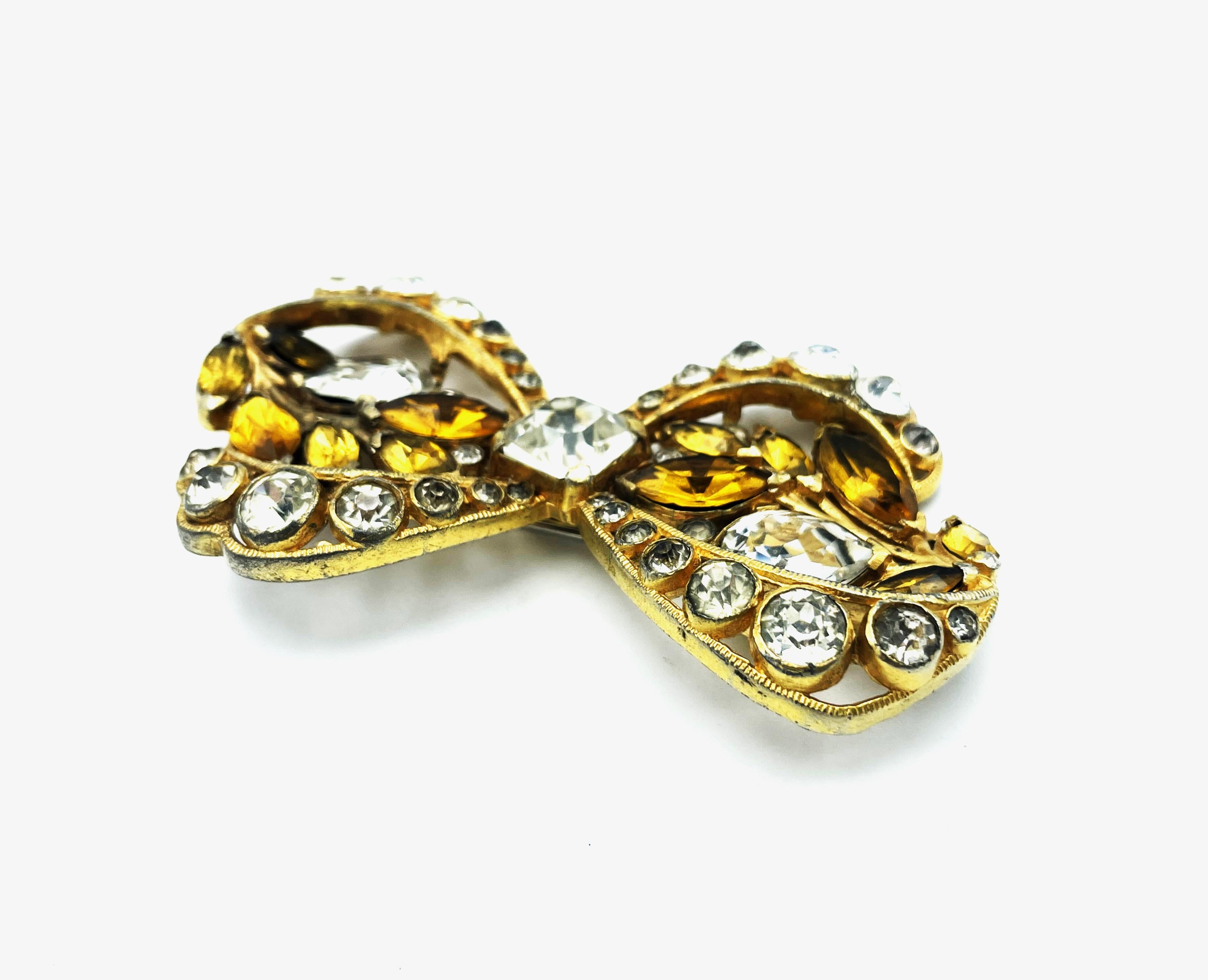 Mixed Cut EISENBERG ORIGINAL grinding brooch with larg faceted christals, gilded, USA 1940 For Sale