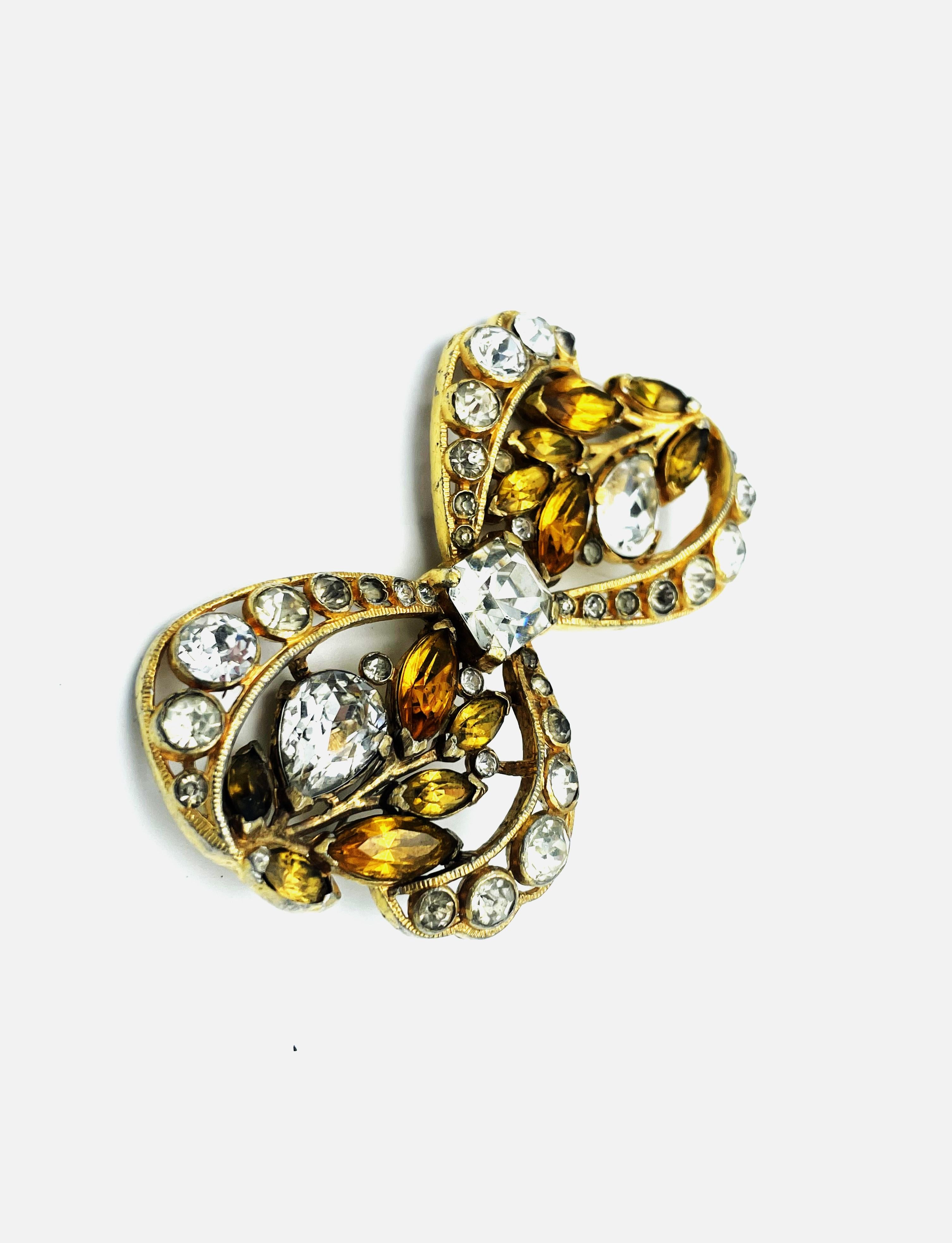 Women's EISENBERG ORIGINAL grinding brooch with larg faceted christals, gilded, USA 1940 For Sale