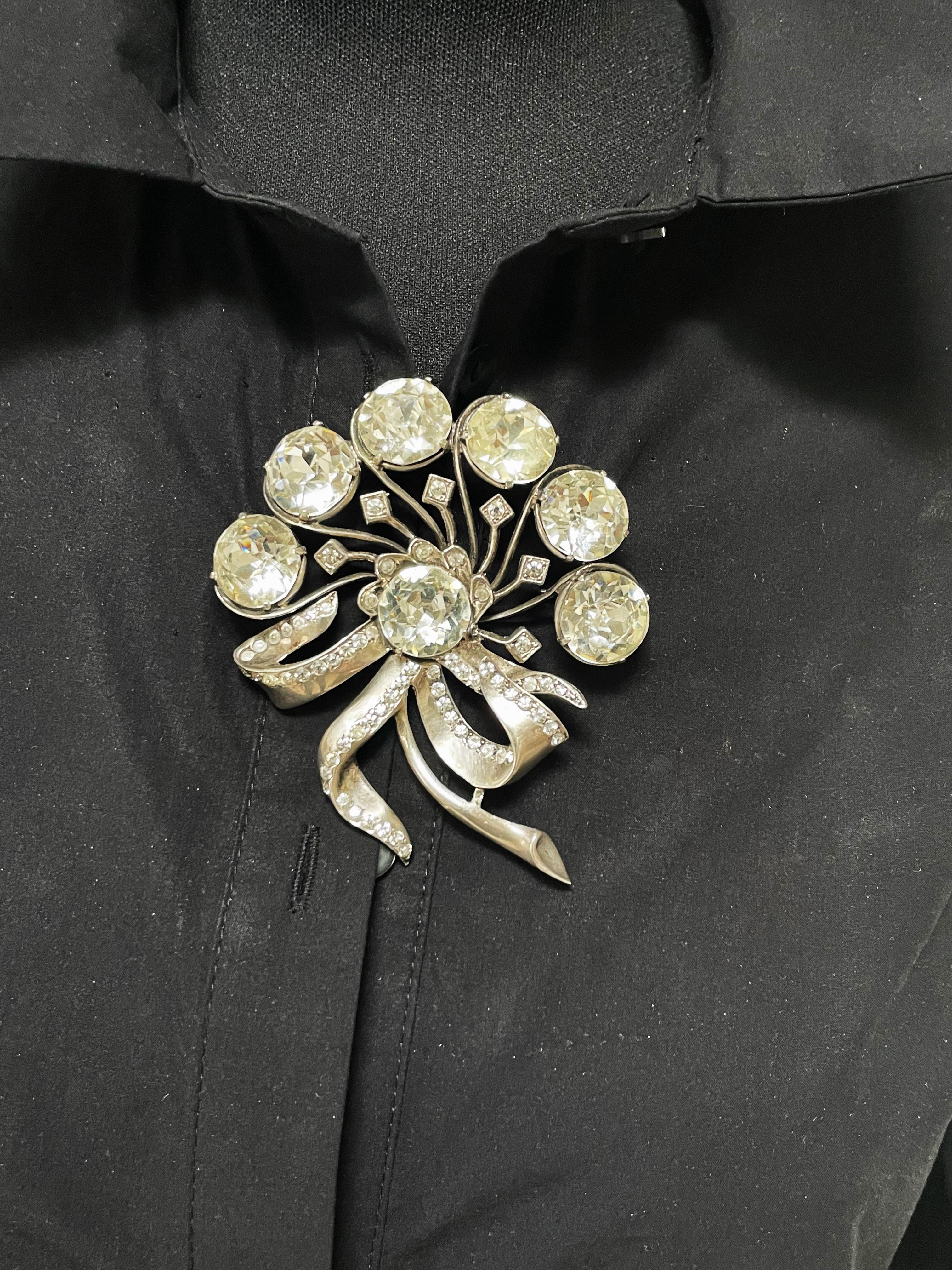 Women's EISENBERG ORIGINAL stylized floral Sterling brooch with larg rhinstones 1940s US For Sale