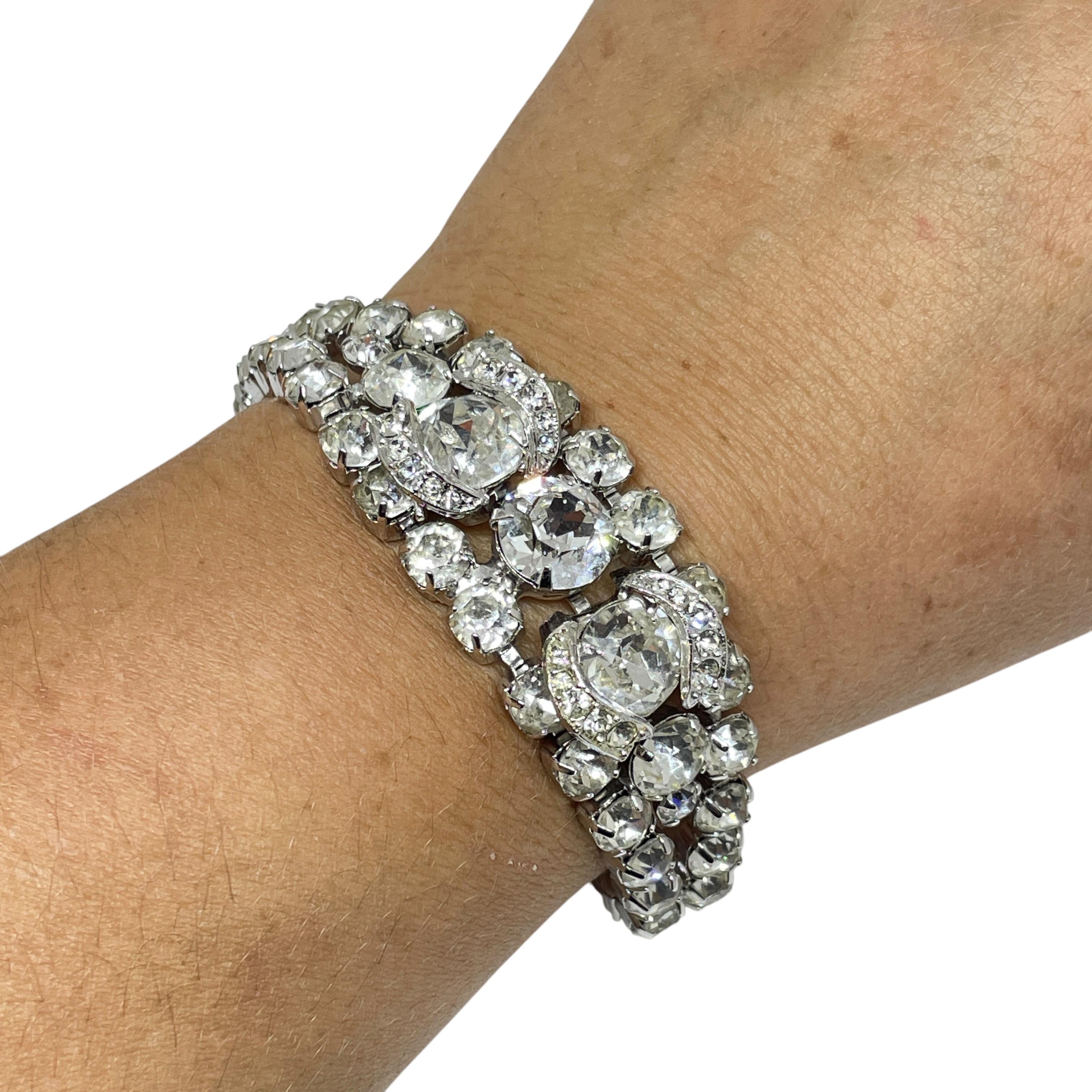 Bracciale firmato EISENBERG con strass d'epoca in tonalità argento in vendita 4