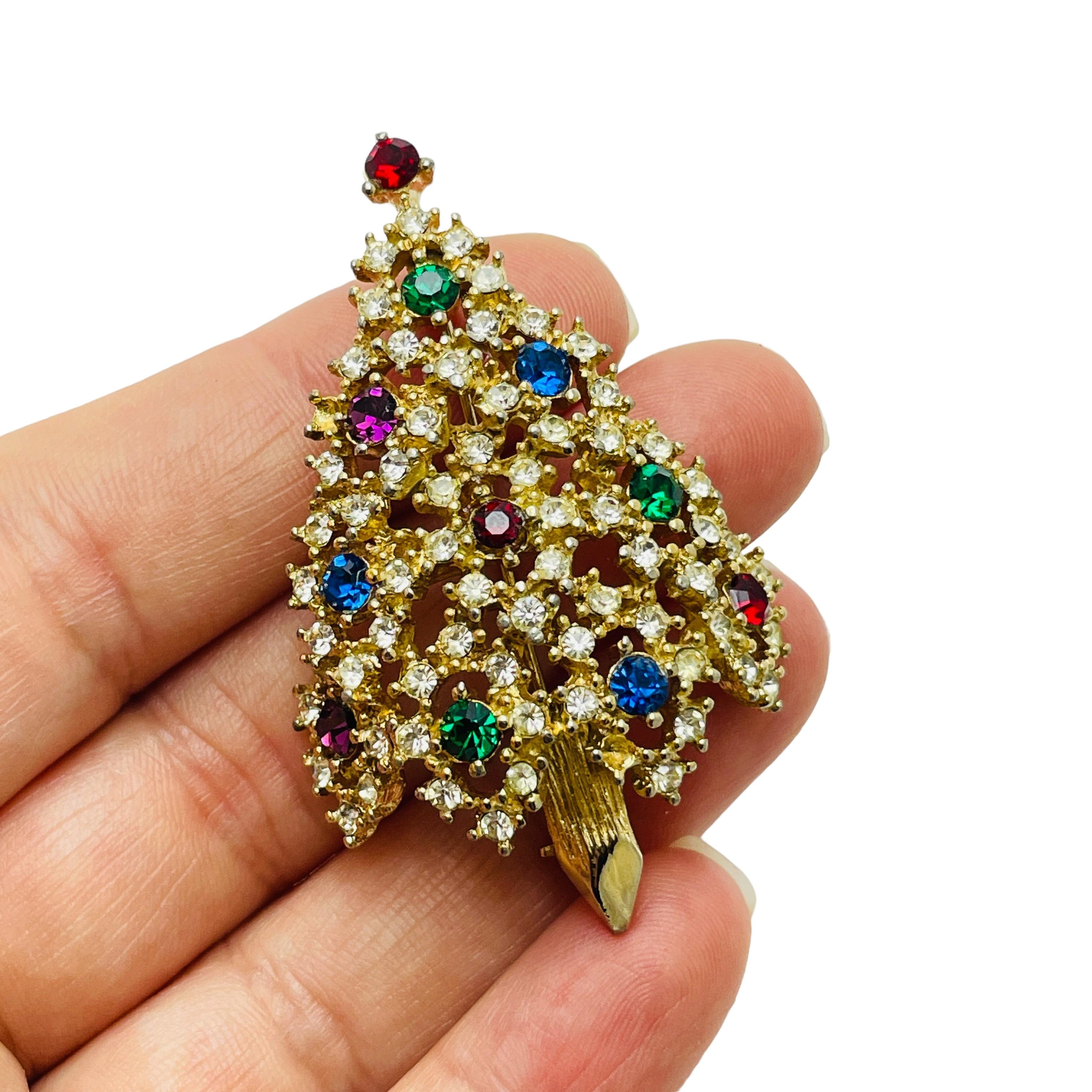 DETAILS

• signed EISENBERG

• gold tone with rhinestones   

• vintage designer brooch 

MEASUREMENTS  

• 2