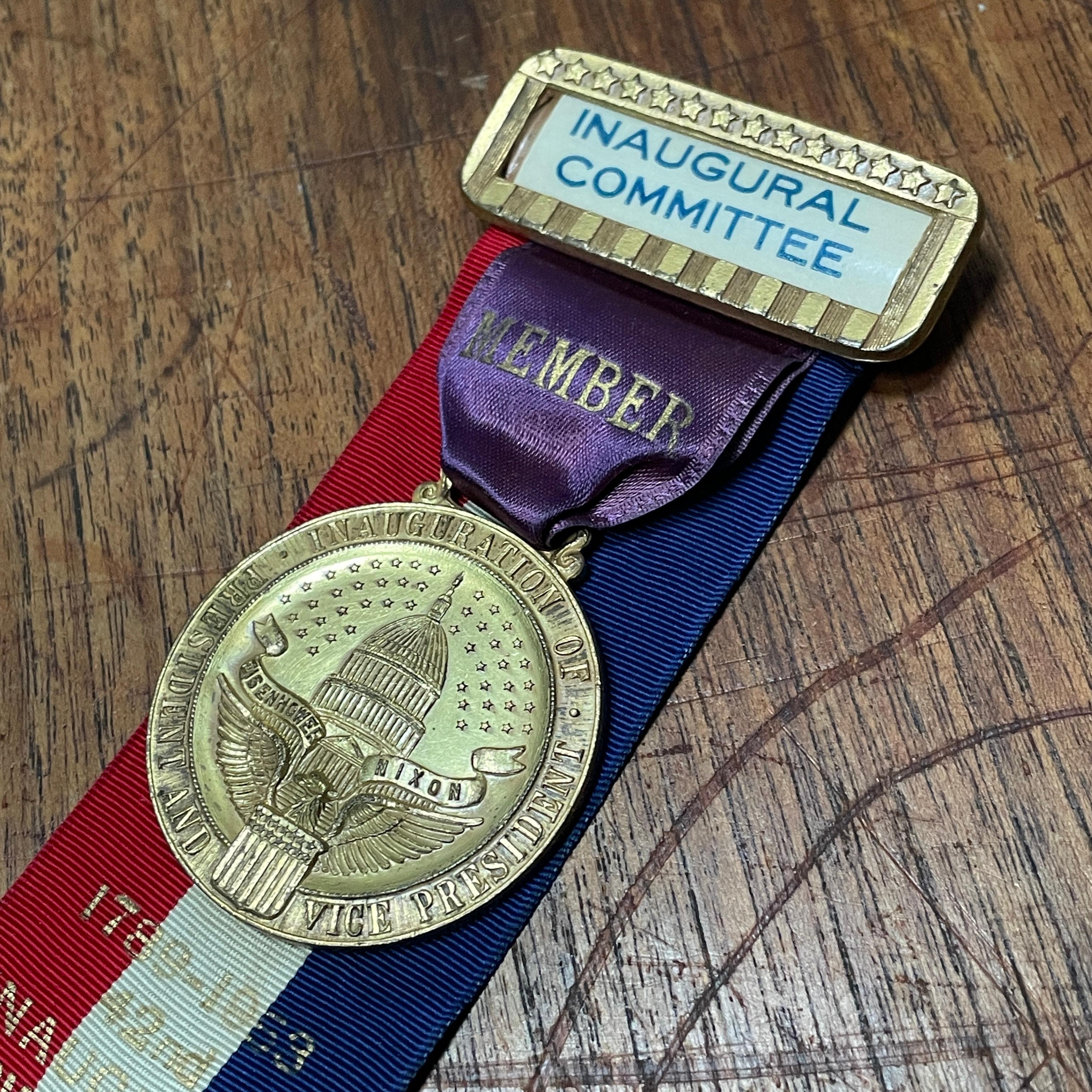 Molded Eisenhower Nixon 42nd Inaugural Ball Medal Ribbon Pin Committee Member 1950s USA For Sale