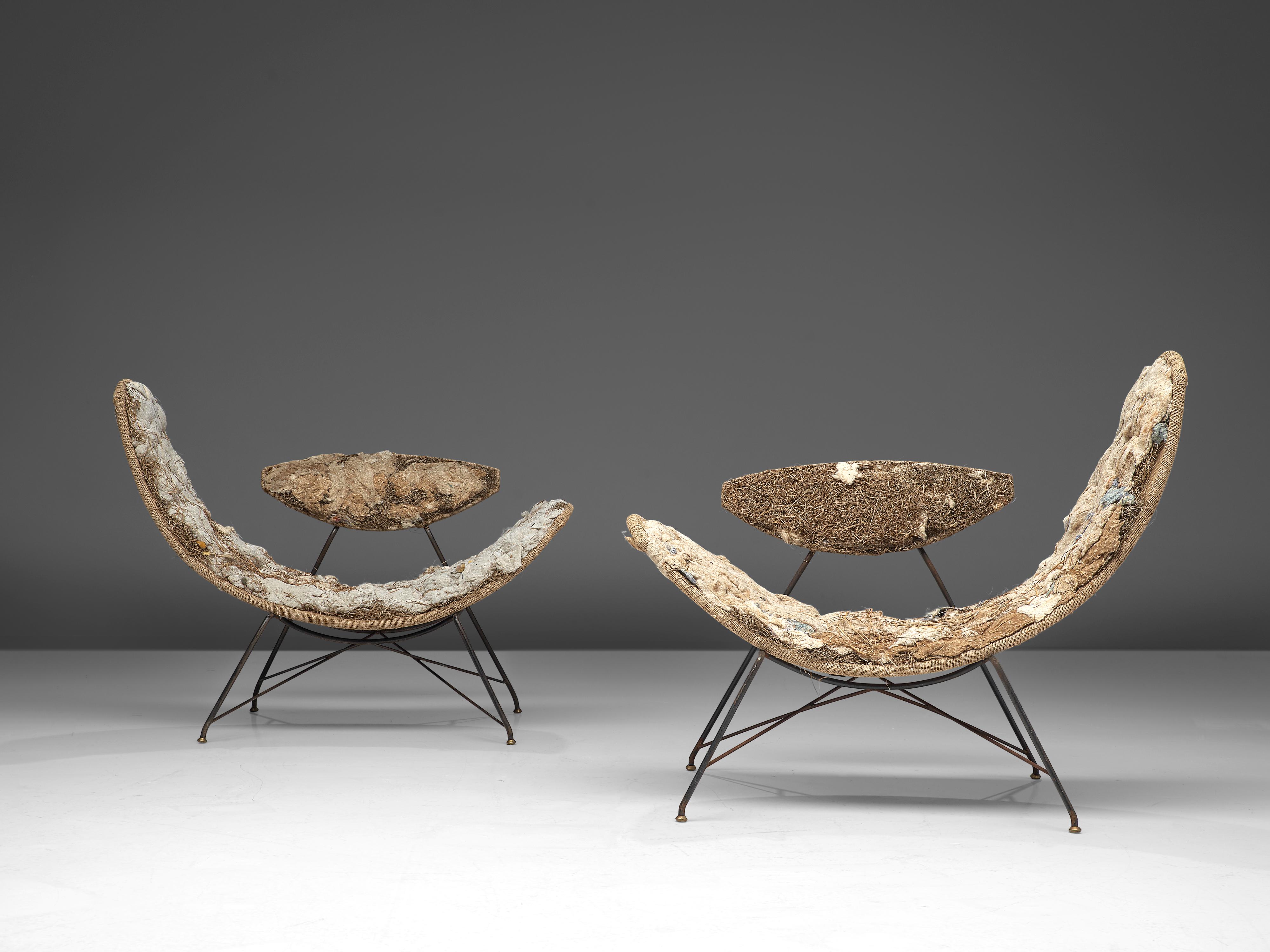 Martin Eisler et Carlo Hauner, paire de chaises réversibles, laiton, tissu, fer, jute, paille, Brésil, 1955.

Chaises 