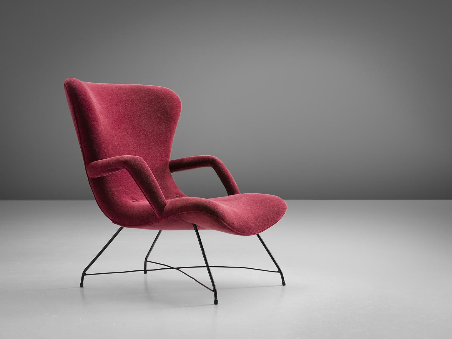 Carlo Hauner and Martin Eisler for Forma, lounge chair, in iron and velvet fabric, Brazil, 1950s. 

Elegant and modern armchairs by Brazilian designer duo Hauner & Eisler. The frame is made from thin, elegant wrought iron. Due the diagonal