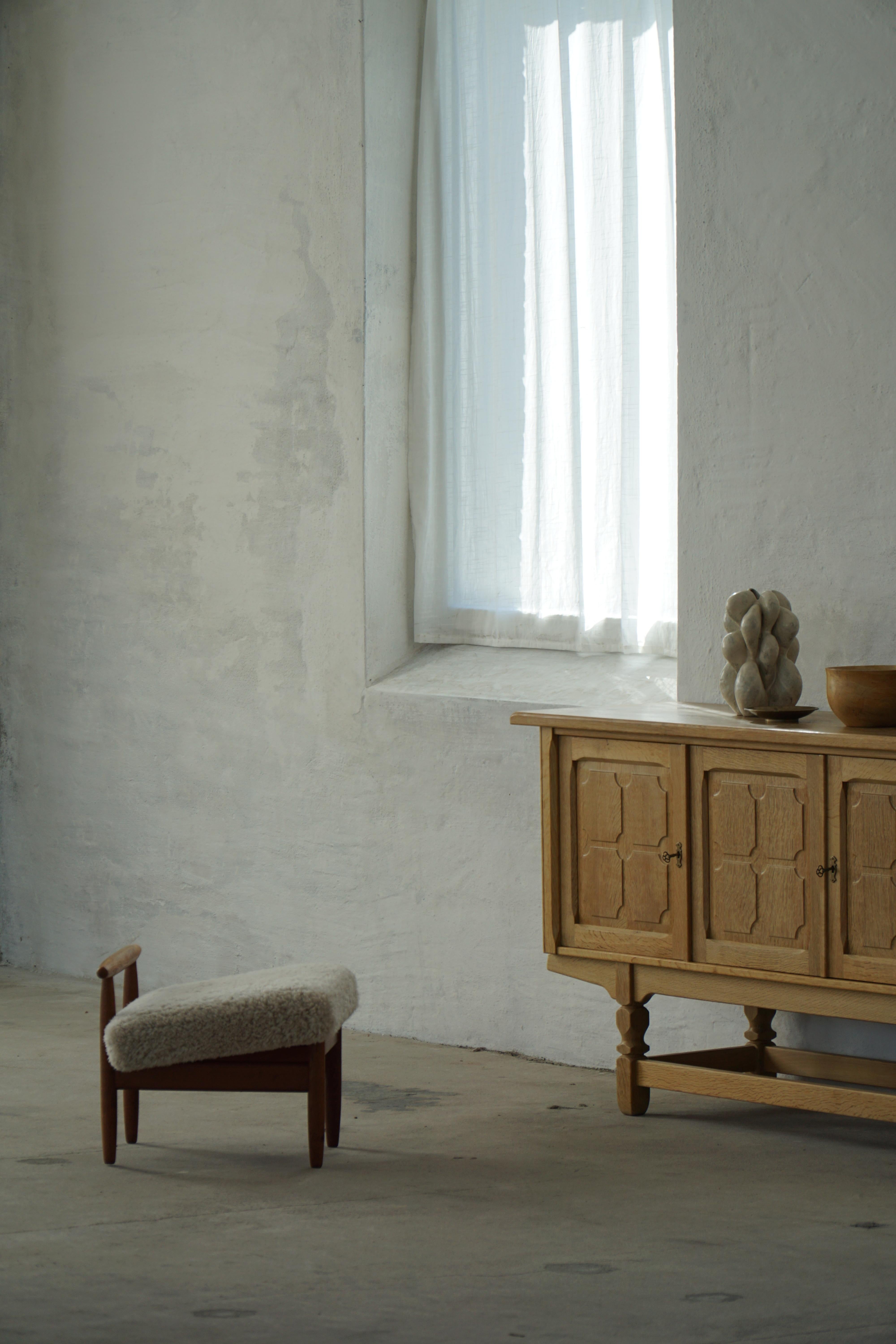 Eivind A. Johansen, Sgabello in Oak con rivestimento in lana d'agnello per FDB Møbler in vendita 1