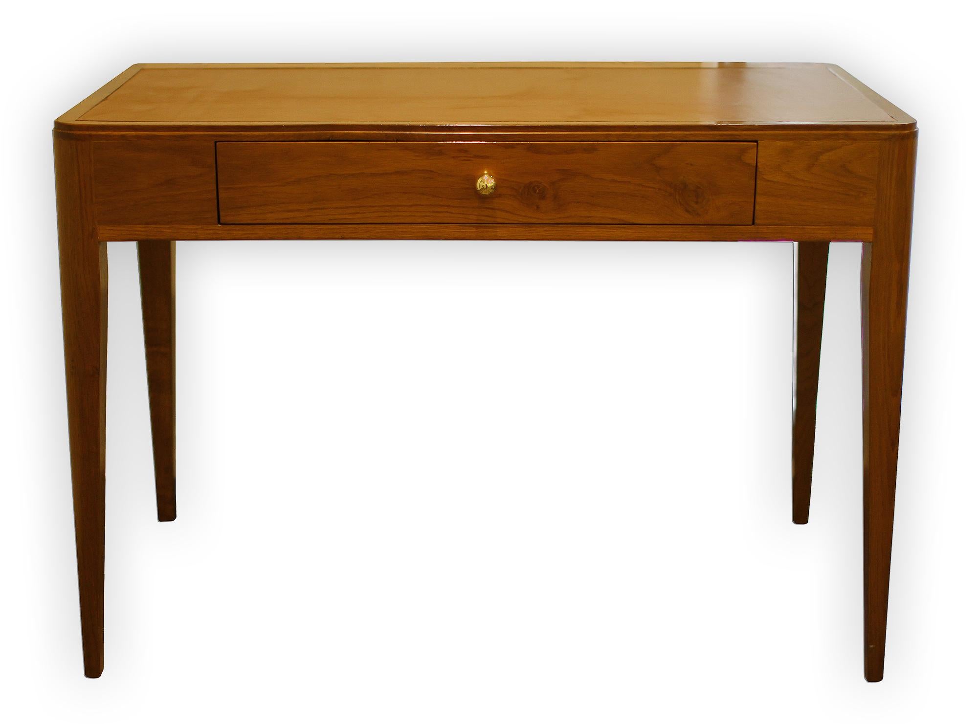 Emile Jacques Ruhlmann desk, model of. France Circa 1970.
Elm structure, Cognac leather top (lamb), brass knob.
Originally, this desk has been created by Ruhlmann in 1932 for the Cité Internationale Universitaire De Paris.