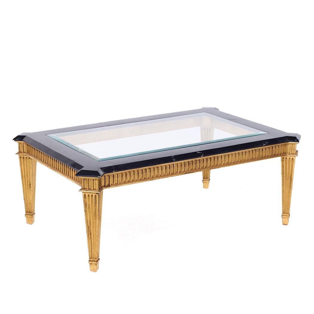EJ Victor Couchtisch aus Giltwood und Glas (amerikanisch) im Angebot
