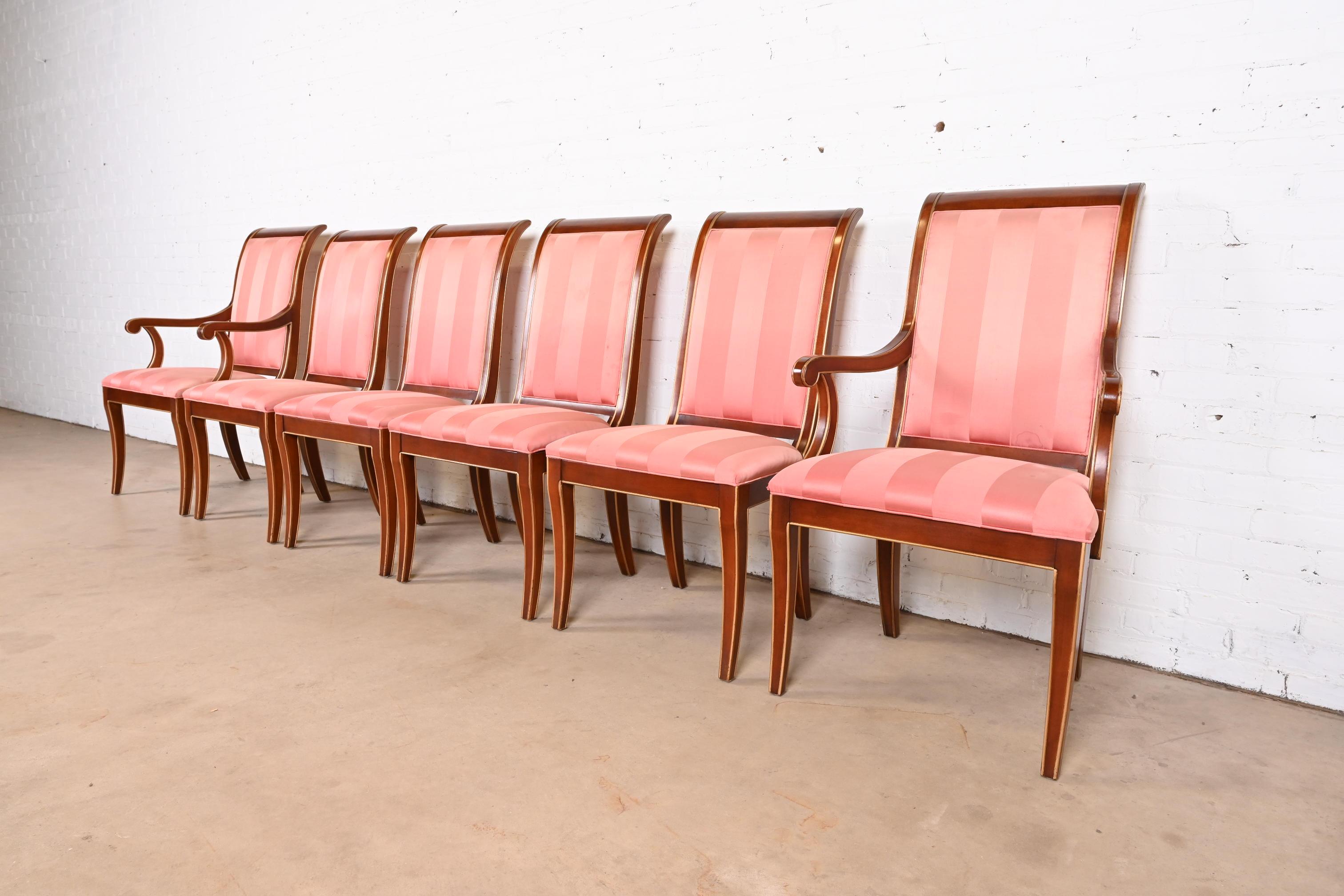 Chaises de salle à manger en acajou sculpté et doré, série de six, de style Régence, EJ Victor Bon état - En vente à South Bend, IN
