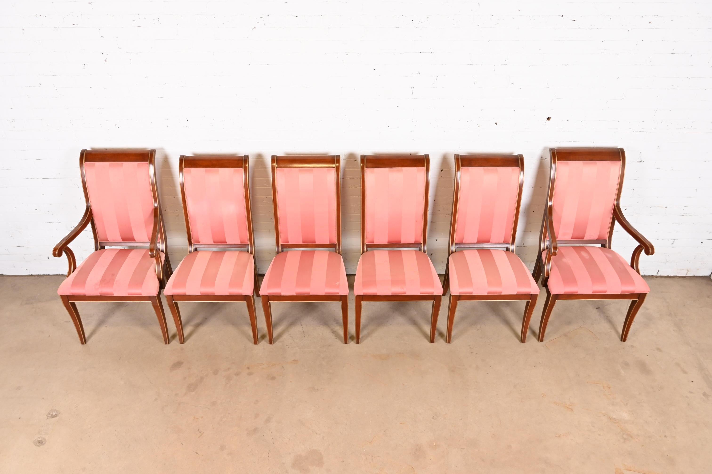 Chaises de salle à manger en acajou sculpté et doré, série de six, de style Régence, EJ Victor en vente 1