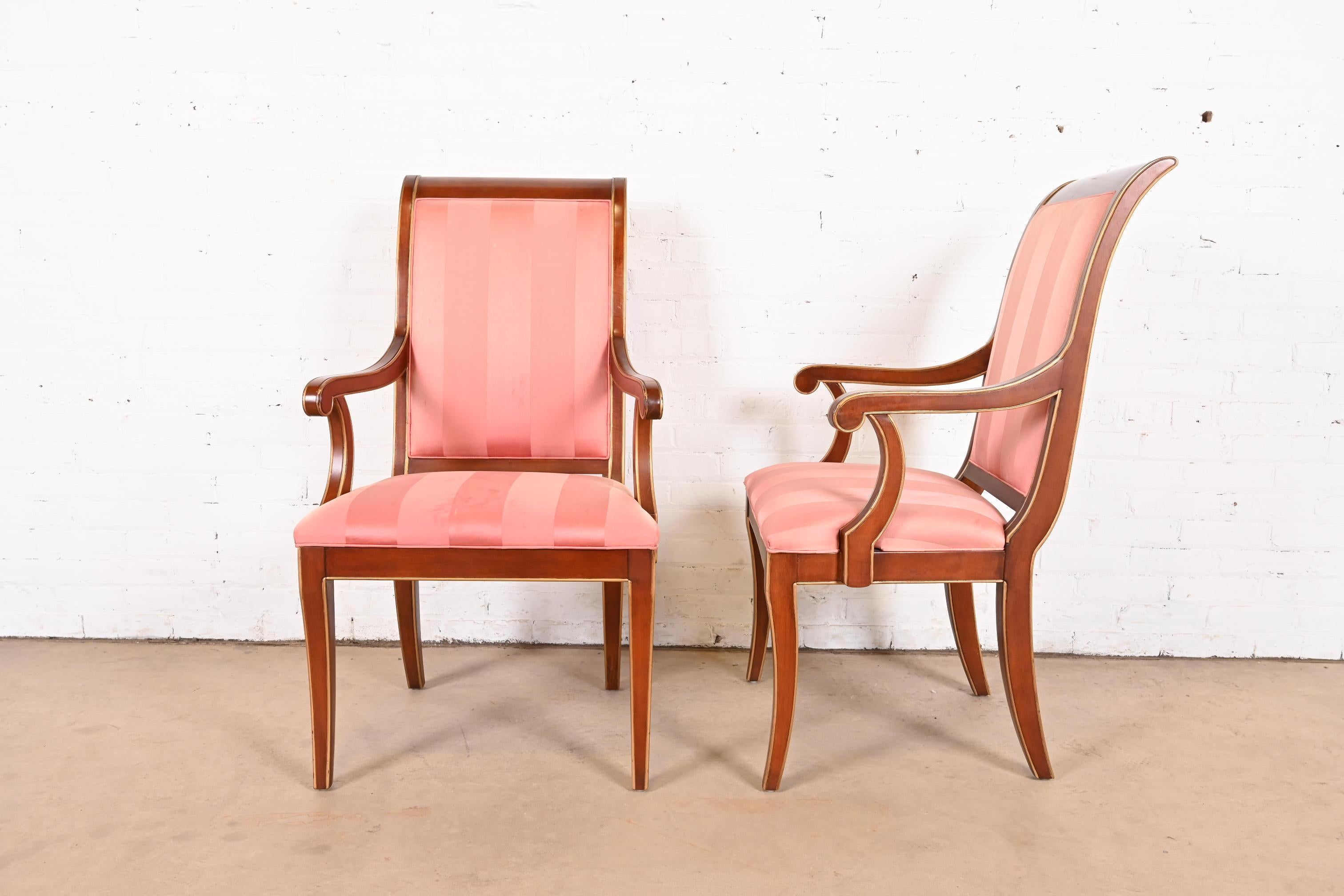 Chaises de salle à manger en acajou sculpté et doré, série de six, de style Régence, EJ Victor en vente 2
