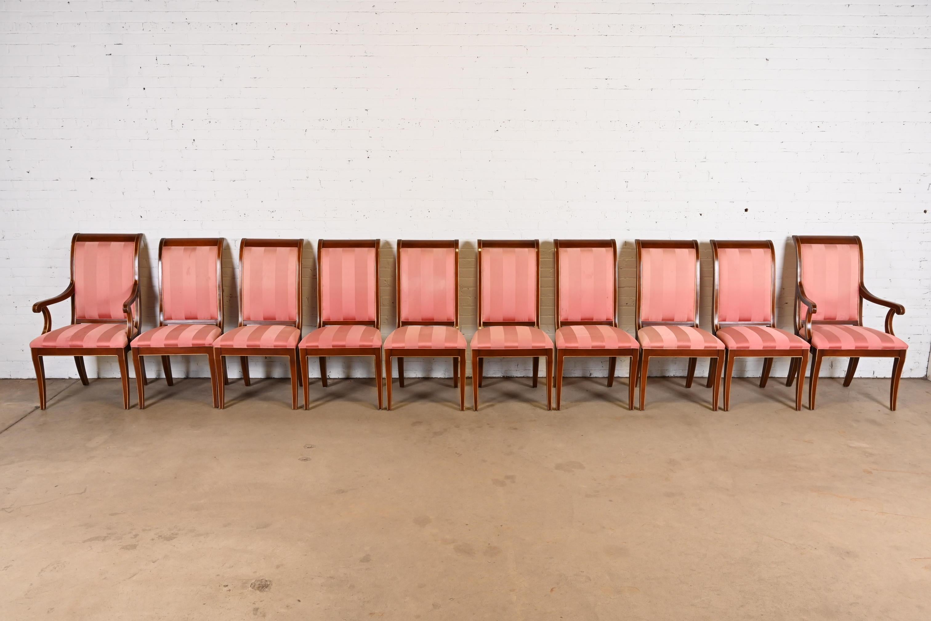 EJ Victor Regency Esszimmerstühle aus geschnitztem Mahagoni und vergoldetem Gold, Set von zehn Stühlen im Zustand „Gut“ im Angebot in South Bend, IN