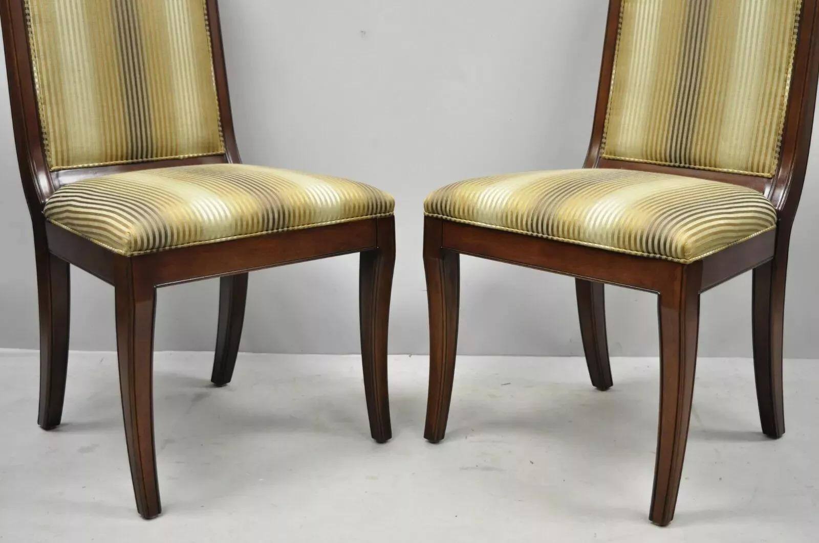 E.J. Sedie da sala da pranzo in mogano con gambe a sciabola in stile Victor Regency - una coppia In condizioni buone in vendita a Philadelphia, PA