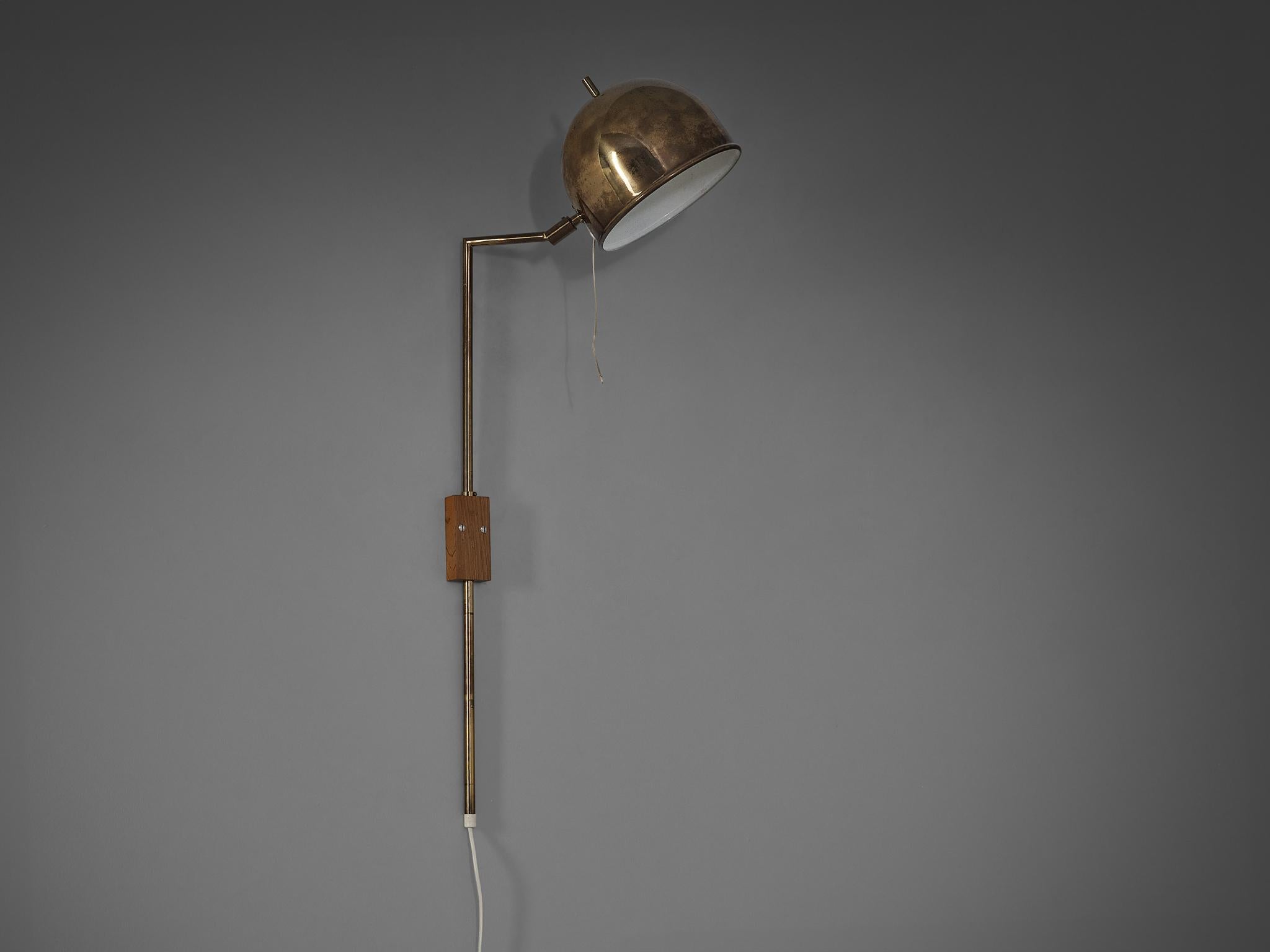 Eje Ahlgren for Bergboms 'V-75' Wall Light in Brass For Sale 3