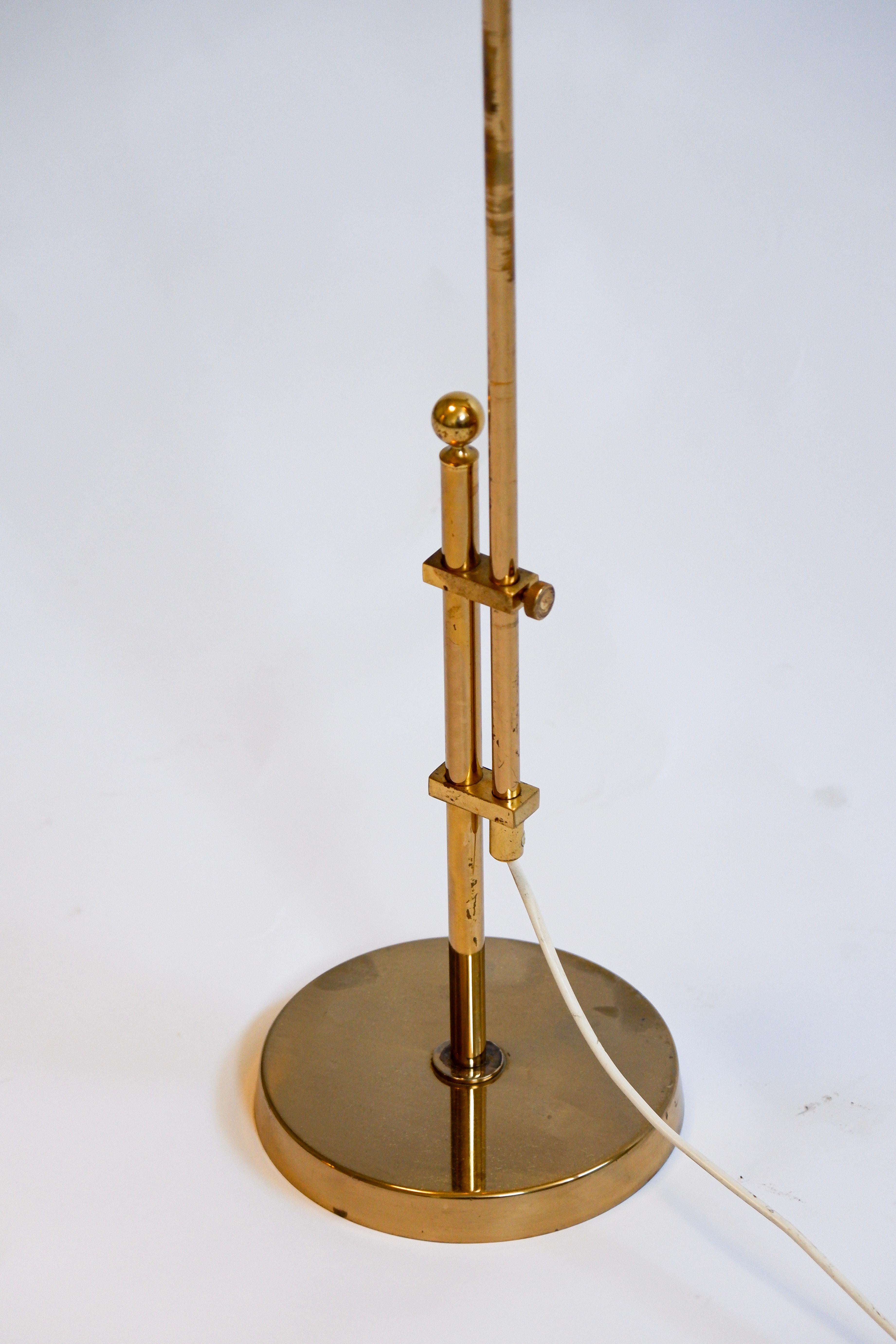 Ottone Eje Ahlgren, rara lampada da terra regolabile per Bergboms del 1960 circa. in vendita