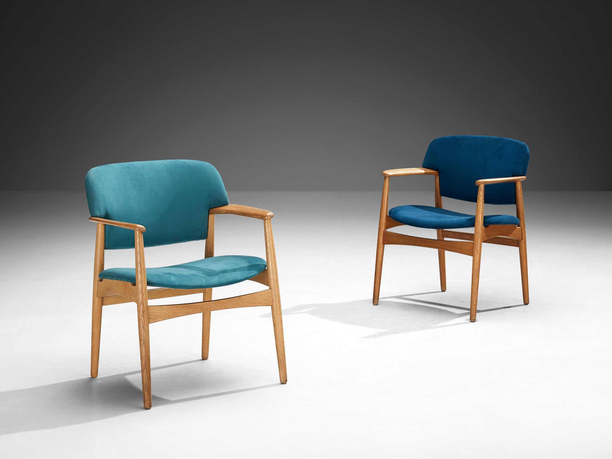 Ejnar Larsen e Axel Bender Madsen per Fritz Hansen, poltrone, modello '4205', alcantara, oak, Danimarca, anni '50

Un design sorprendente di Ejnar Larsen & Axel Bender Madsen sviluppato nel 1955. Le poltrone hanno una geometria leggera e aperta con