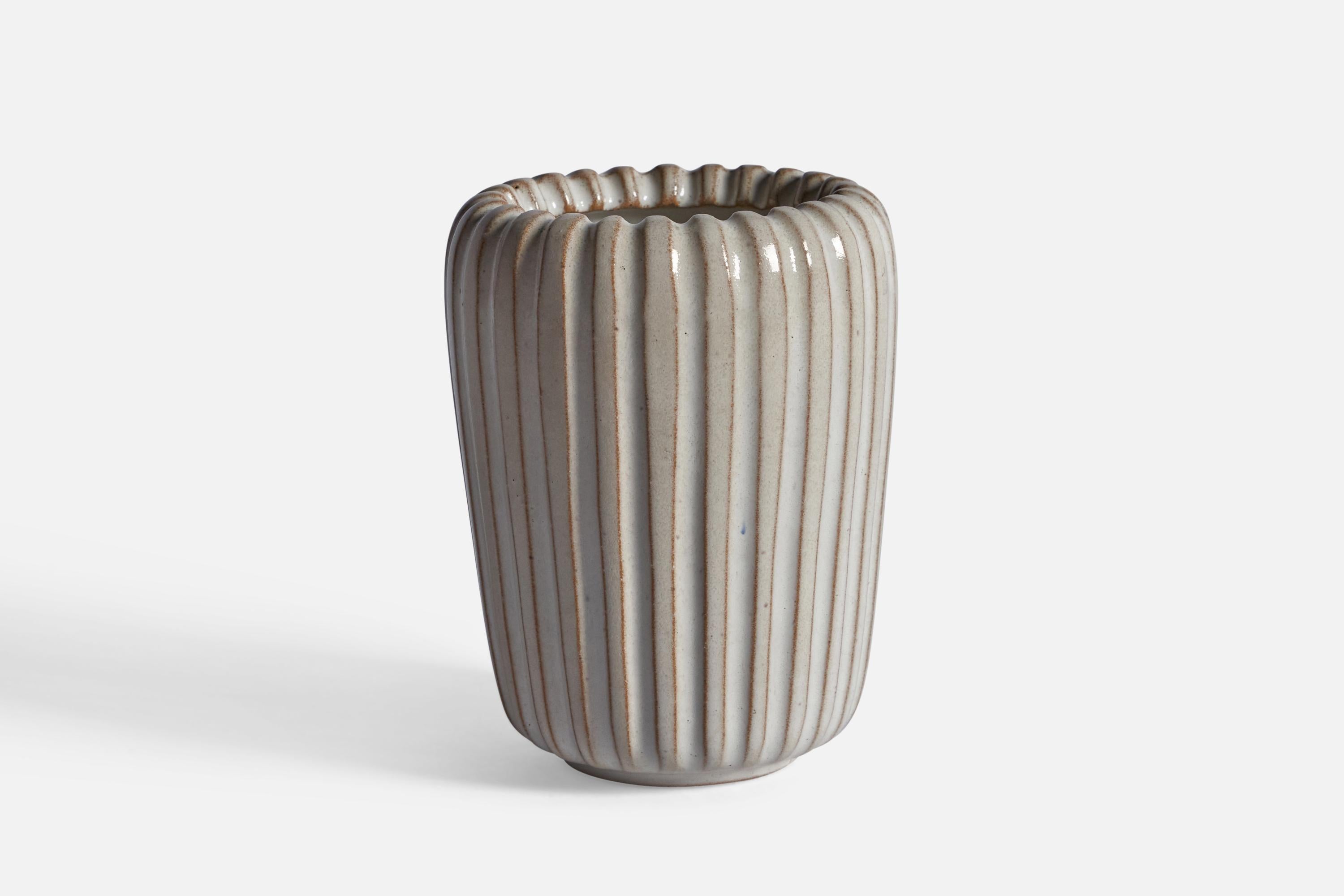 Vaso scanalato in gres smaltato grigio progettato e prodotto da Ejner Johansen, Danimarca, anni '60 circa.