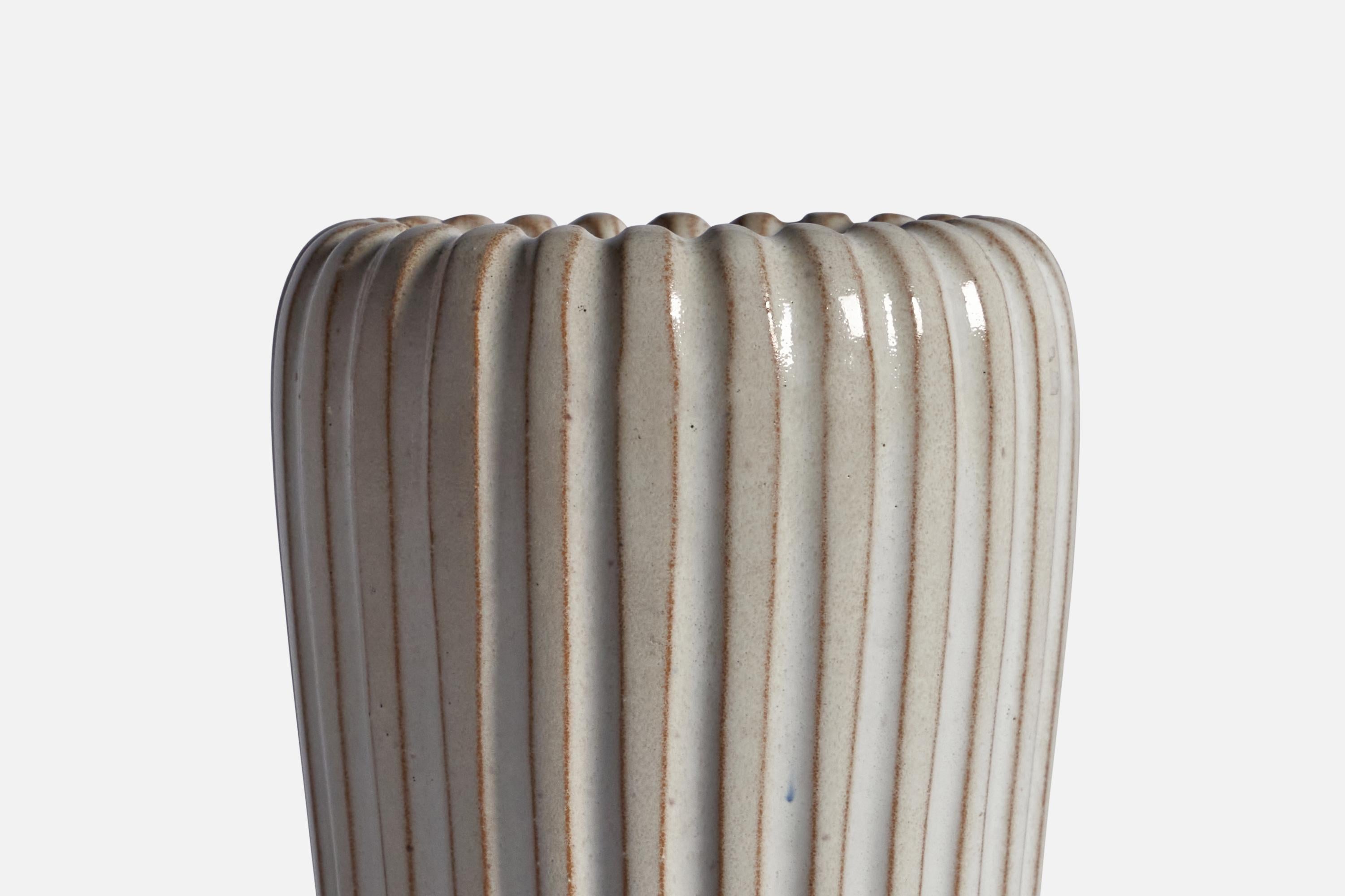 Ejner Johansen, Vase, Stoneware, Denmark, 1960s In Good Condition For Sale In High Point, NC