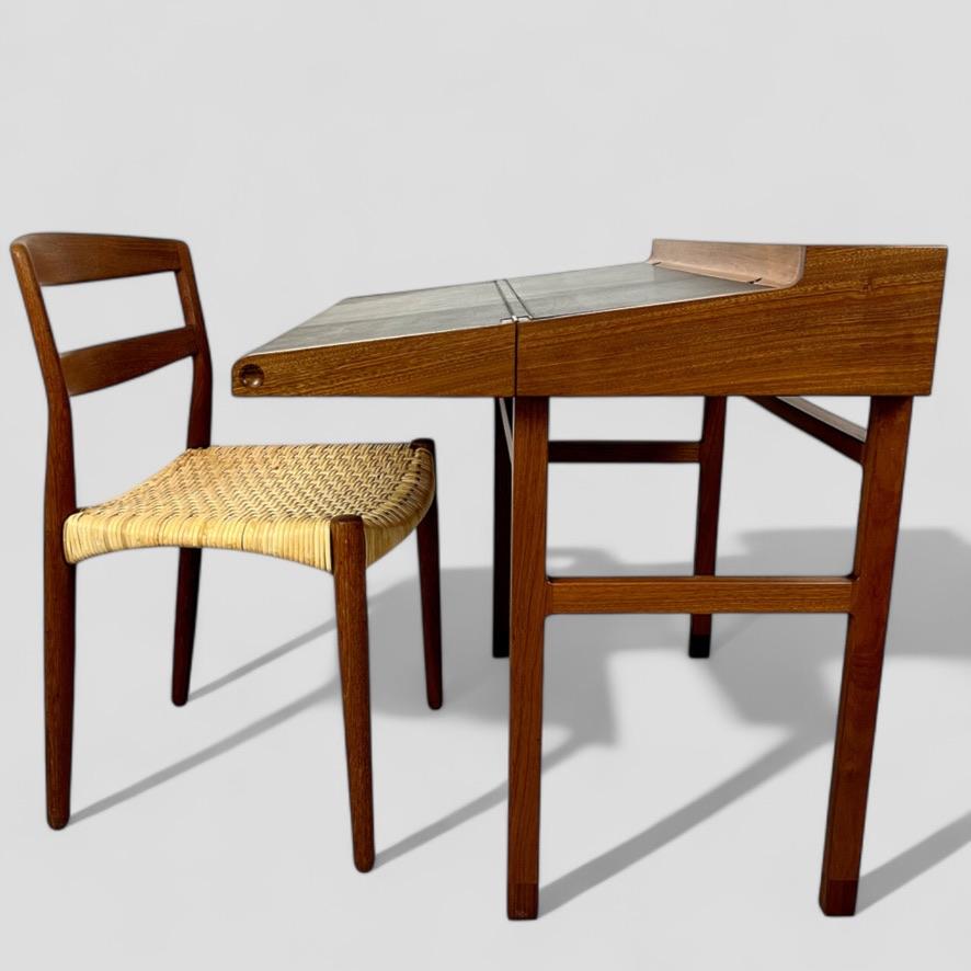 Ejner Larsen & Aksel Bender Madsen. A rare model 2084 writing desk. im Angebot 7