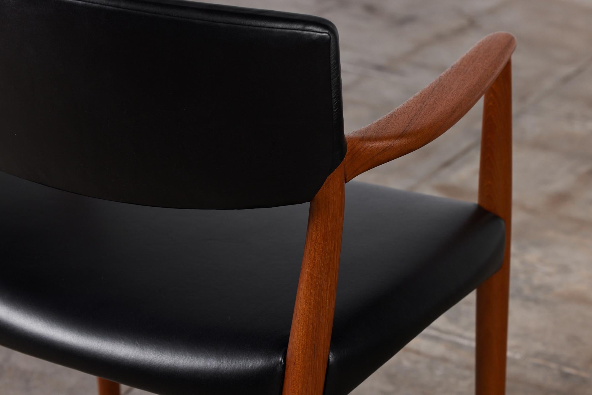 Ejner Larsen & Aksel Bender Madsen Leather & Teak Chair for Willy Beck For Sale 5